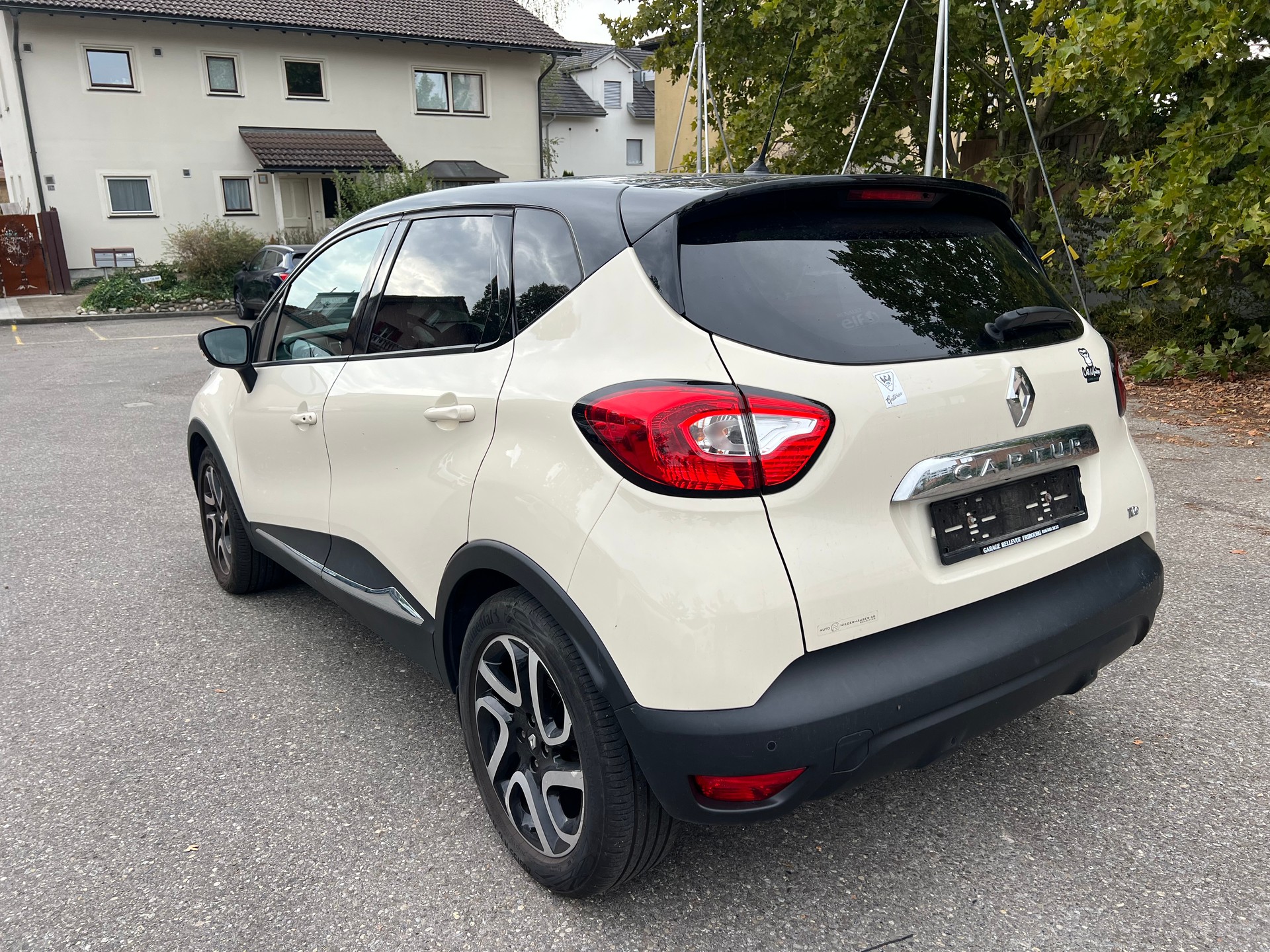RENAULT Captur 1.2 T 16V Privilège EDC-image-6