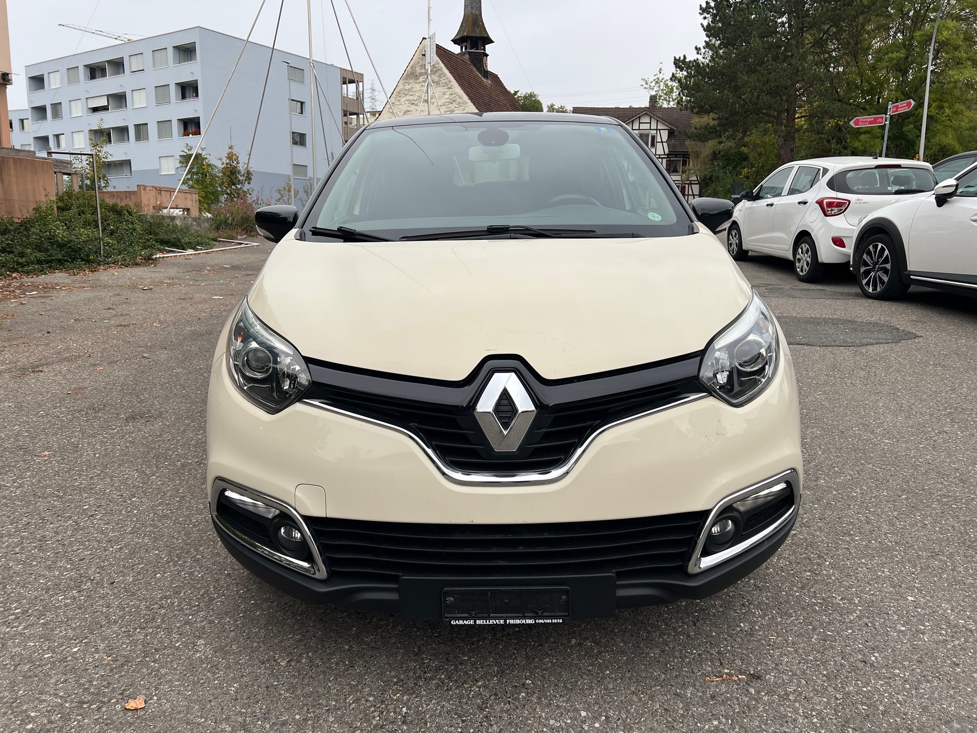 RENAULT Captur 1.2 T 16V Privilège EDC-showroom-element-1