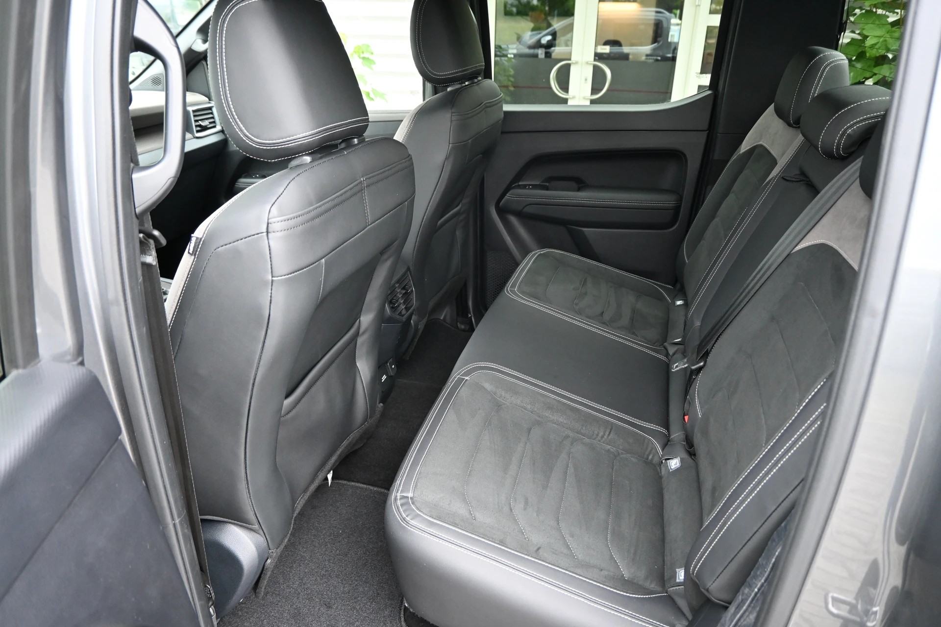 VW Amarok 3.0TDI V6 Style 4X4 240PS + AHK 3500kg + Werksgarantie bis 05.2030-image-18