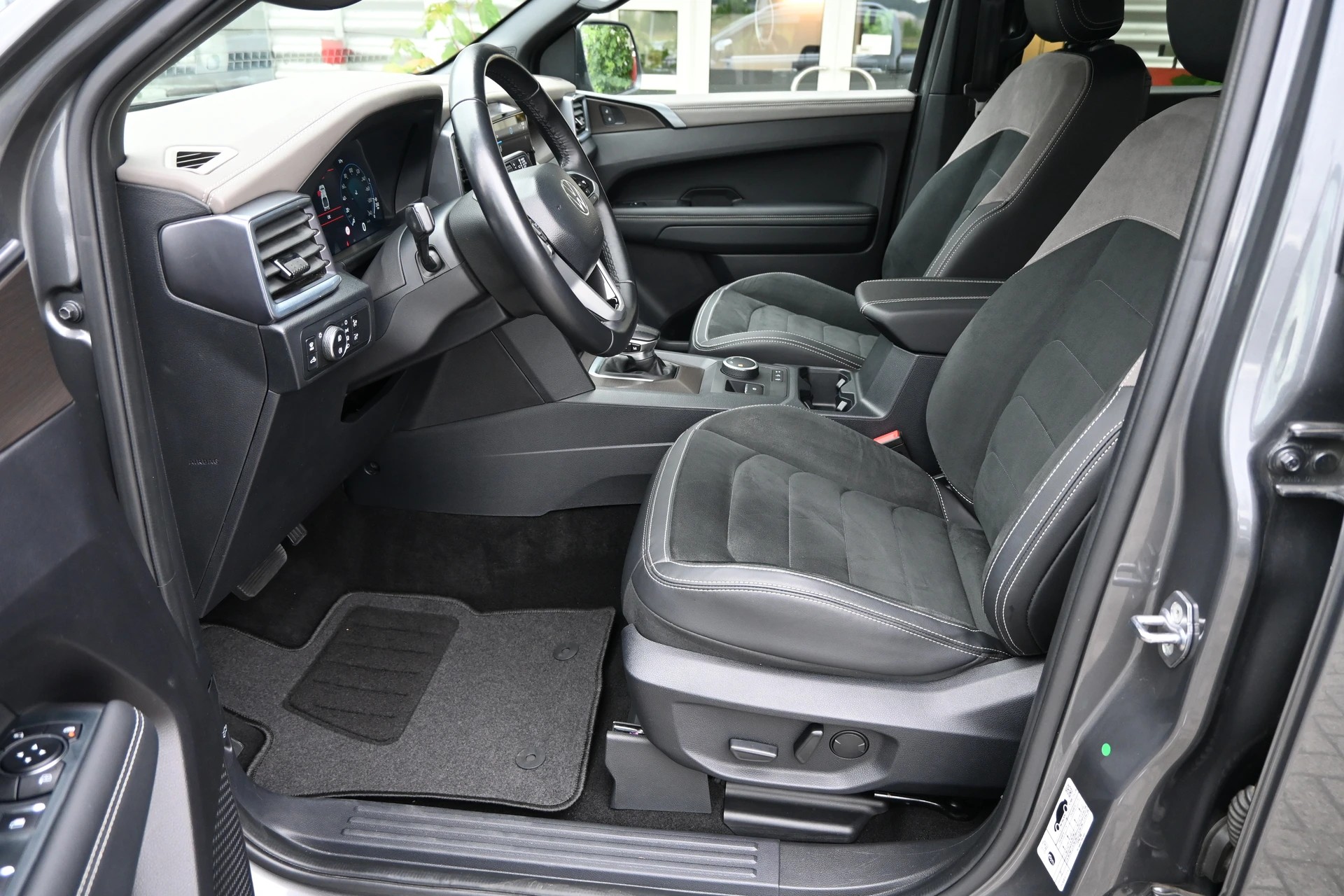 VW Amarok 3.0TDI V6 Style 4X4 240PS + AHK 3500kg + Werksgarantie bis 05.2030-image-15