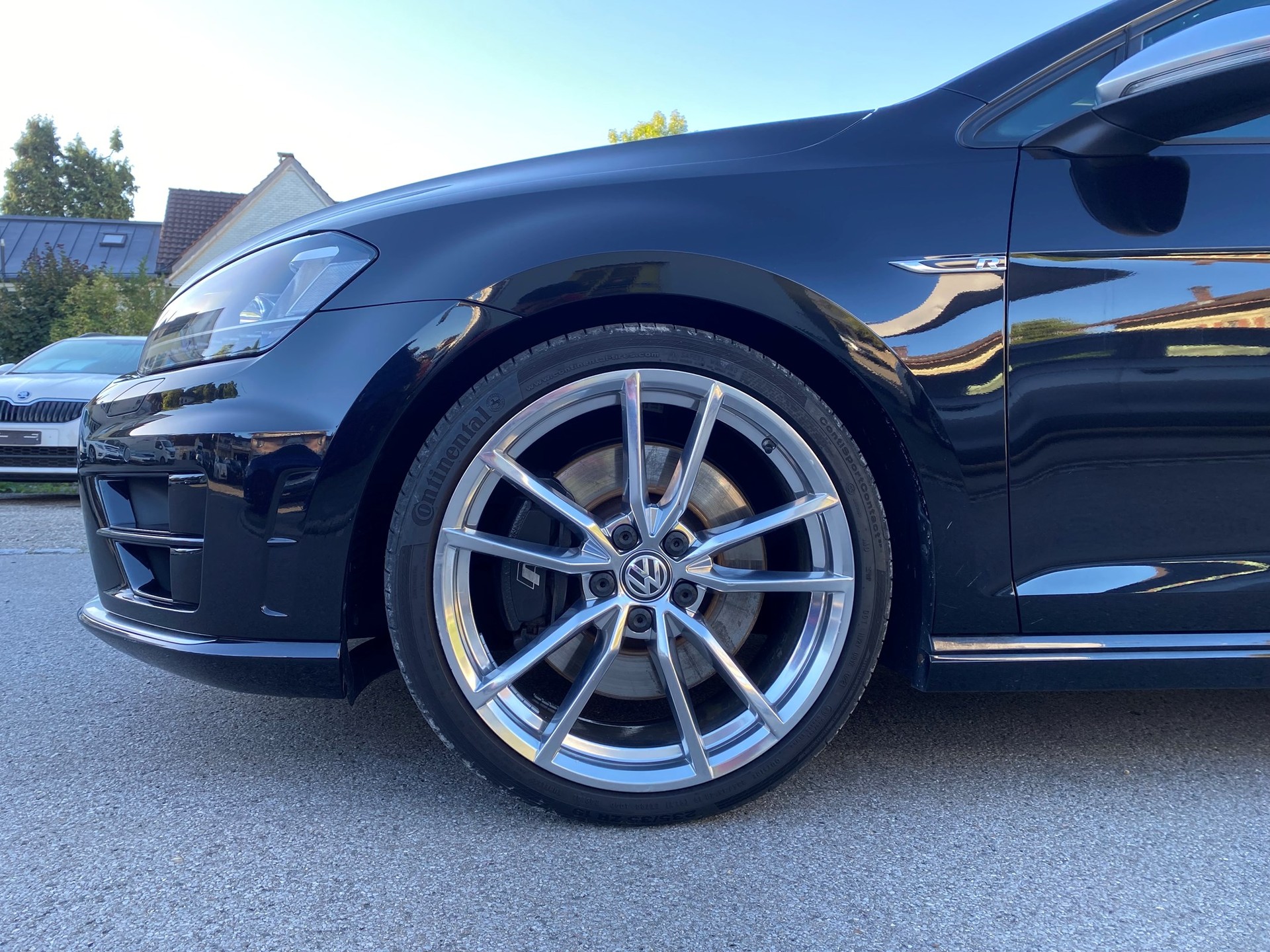 VW Golf 2.0 TSI R 4Motion DSG-image-1