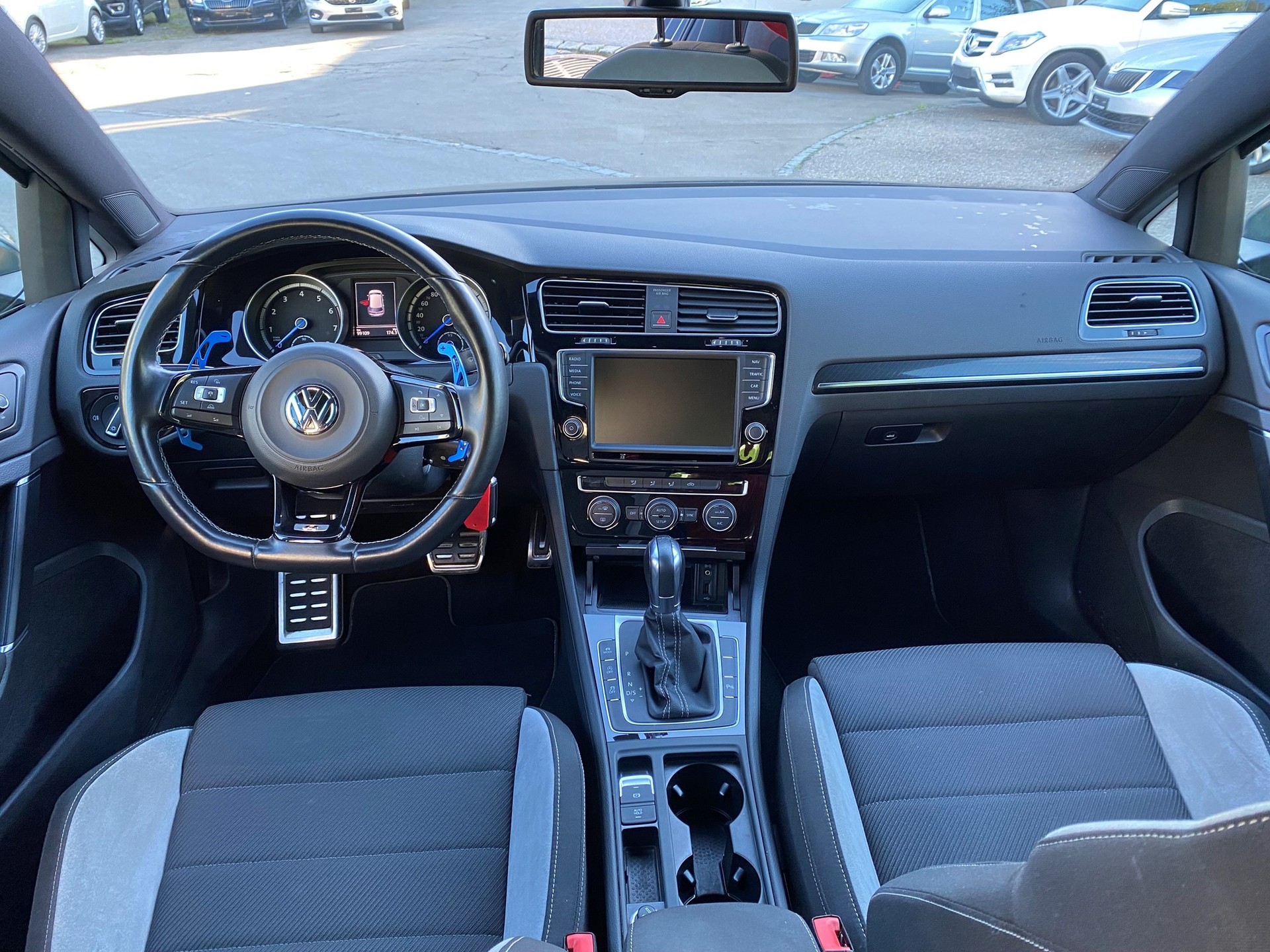 VW Golf 2.0 TSI R 4Motion DSG-image-5