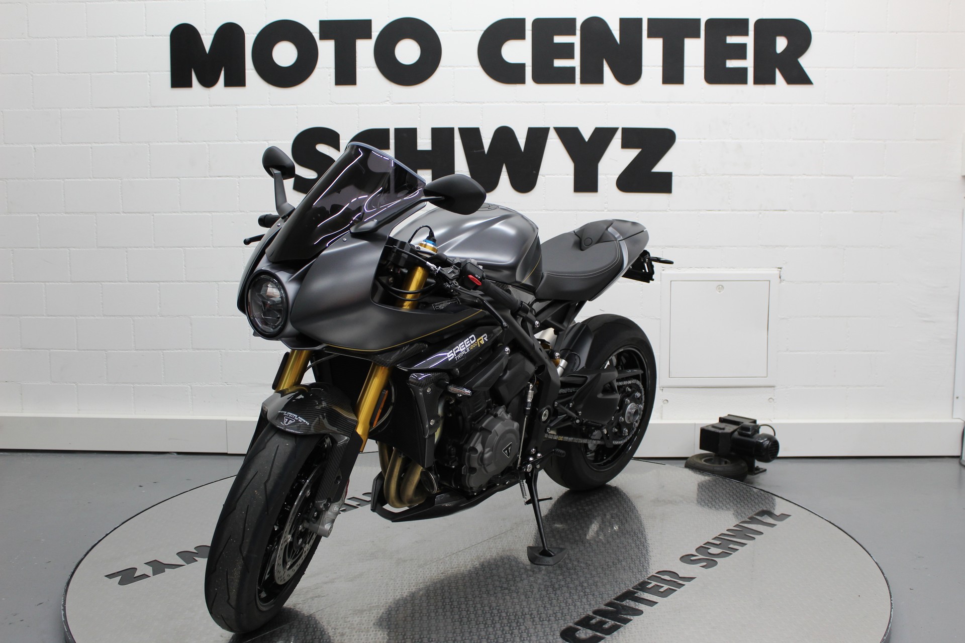 TRIUMPH Speed Triple 1200 RR-image-2