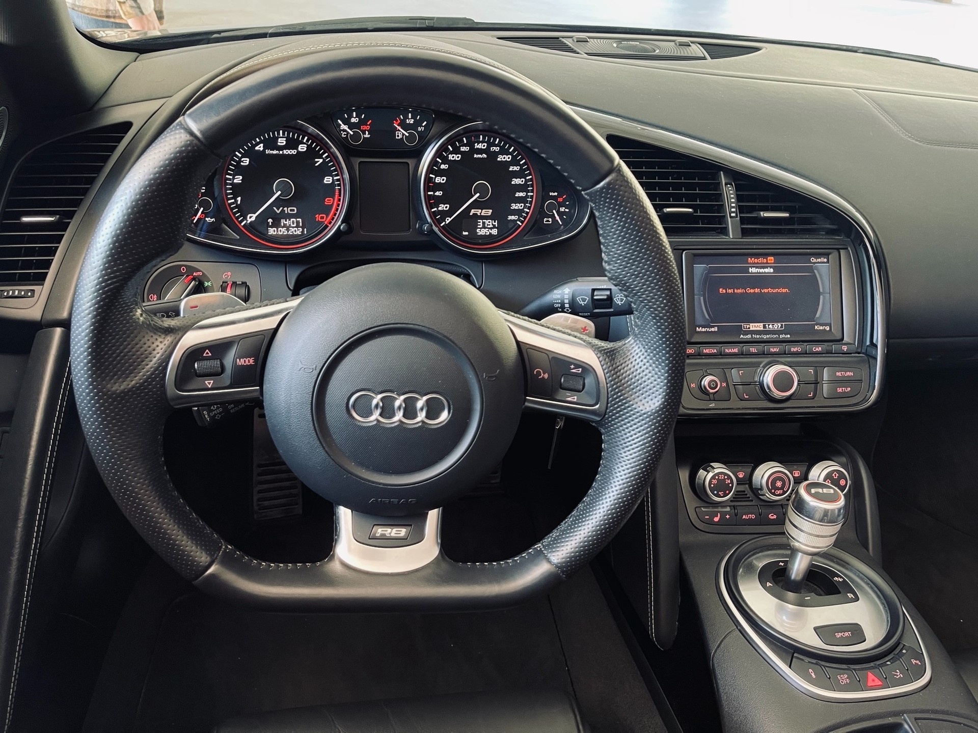 AUDI R8 Spyder 5.2 R-Tronic-image-1