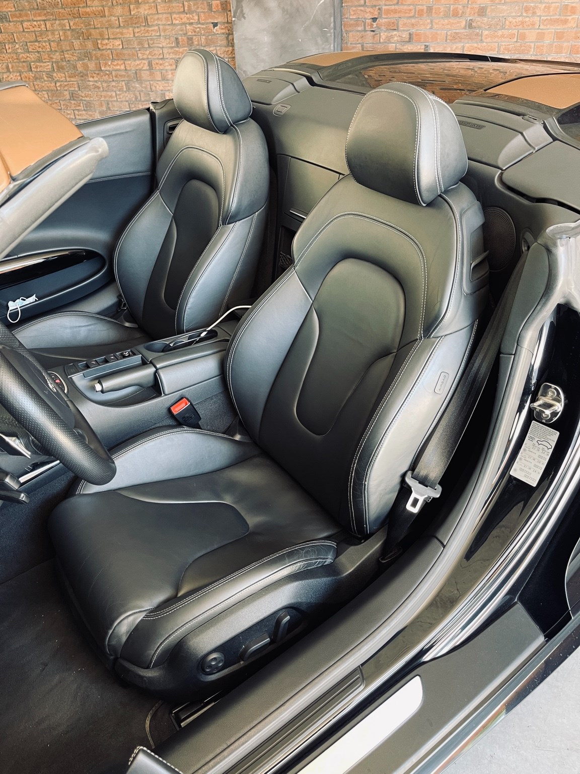 AUDI R8 Spyder 5.2 R-Tronic-image-2