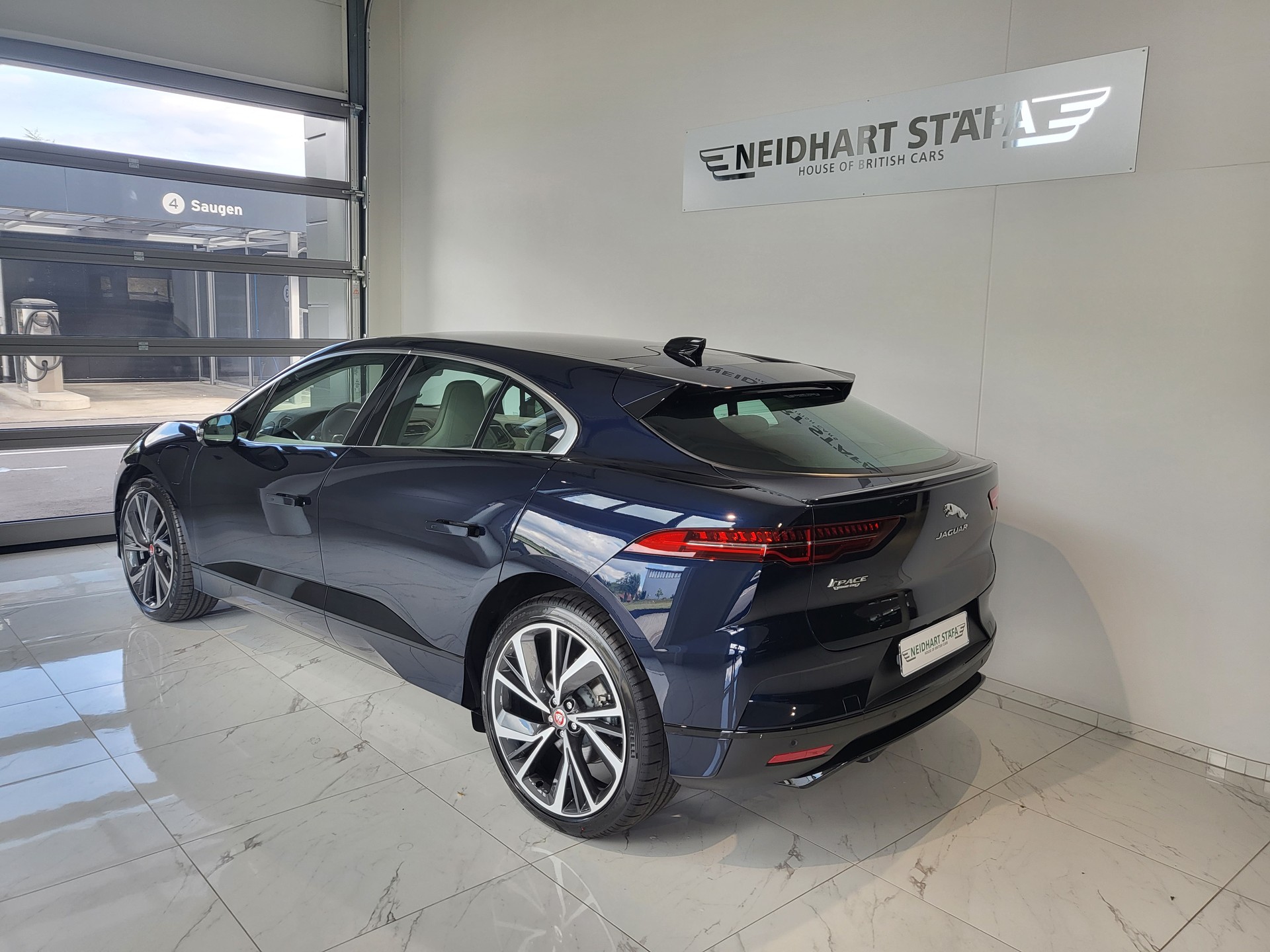 JAGUAR I-Pace EV400 HSE AWD-showroom-element-2
