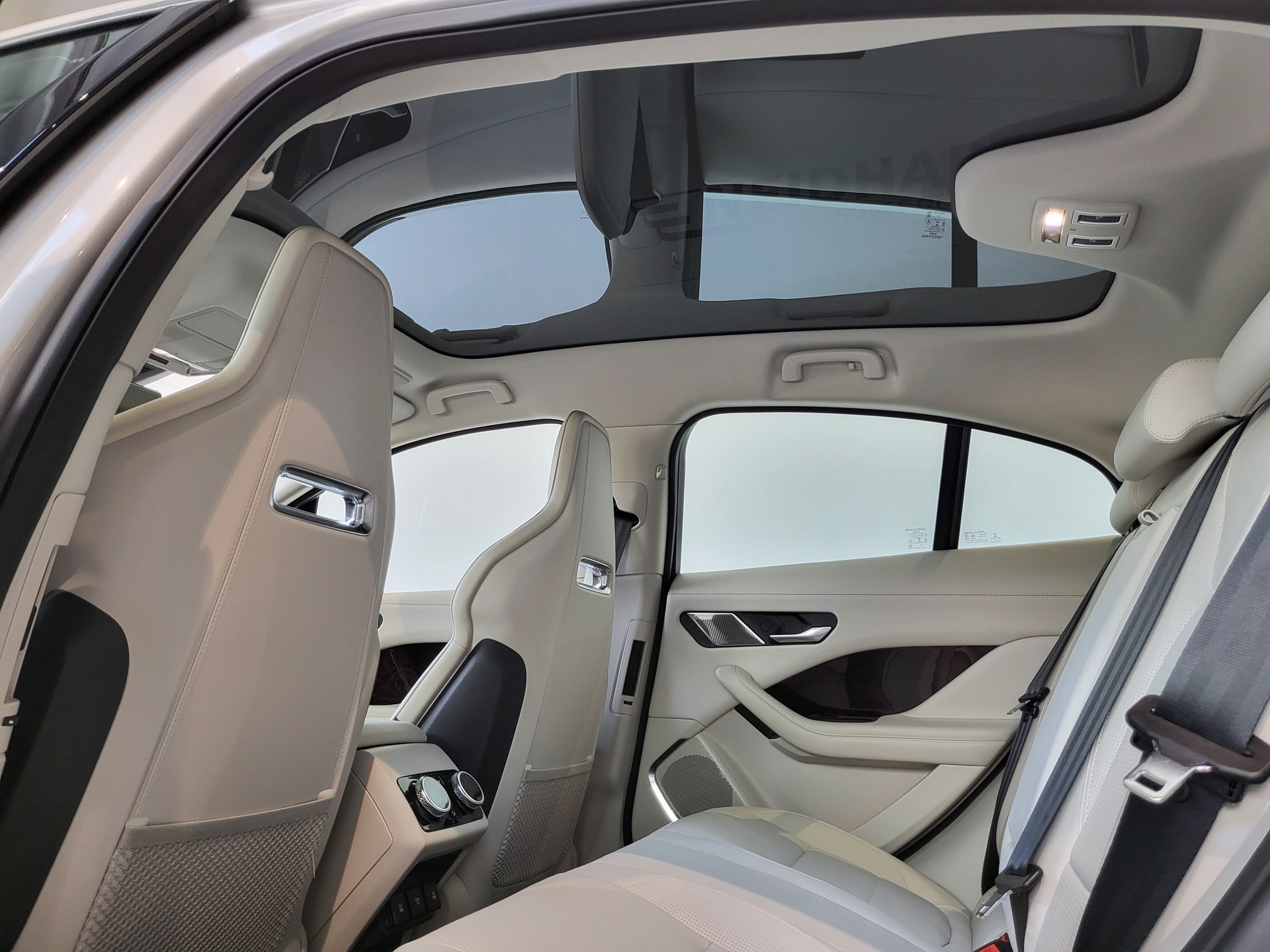JAGUAR I-Pace EV400 HSE AWD-image-6