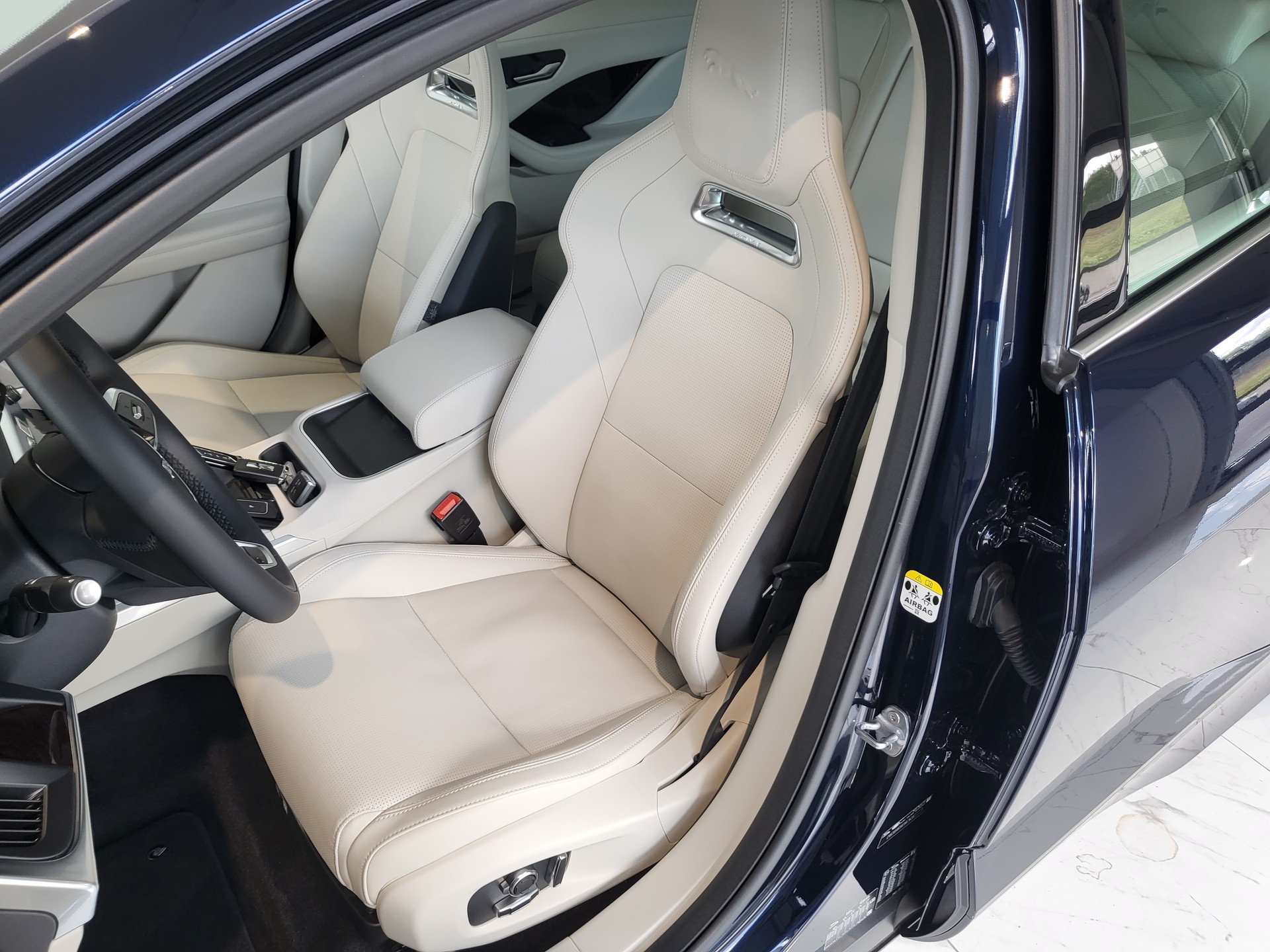 JAGUAR I-Pace EV400 HSE AWD-image-4