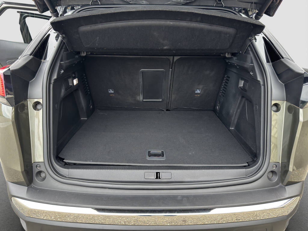 PEUGEOT 3008 1.6 Plug-in Hybrid4 GT-image-11