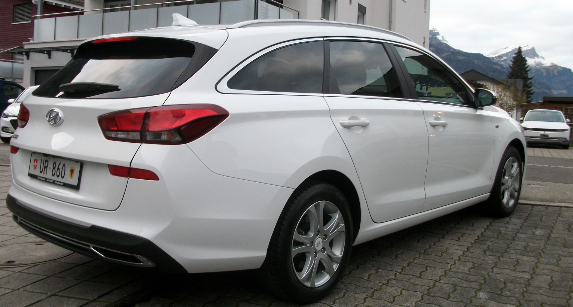 HYUNDAI i30 Wagon 1.5 T-GDi Amplia 48V MH DCT-showroom-element-2