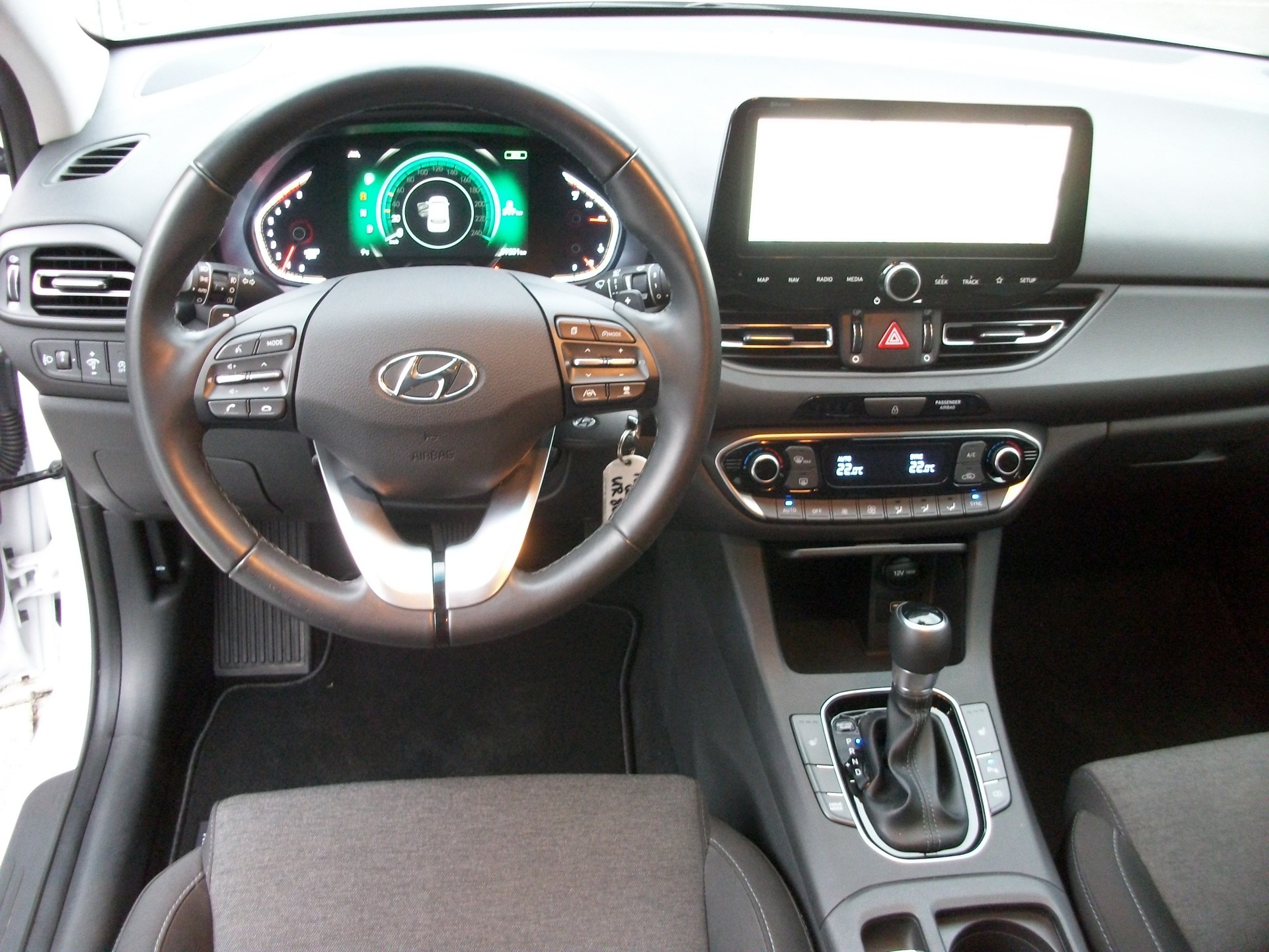 HYUNDAI i30 Wagon 1.5 T-GDi Amplia 48V MH DCT-image-6