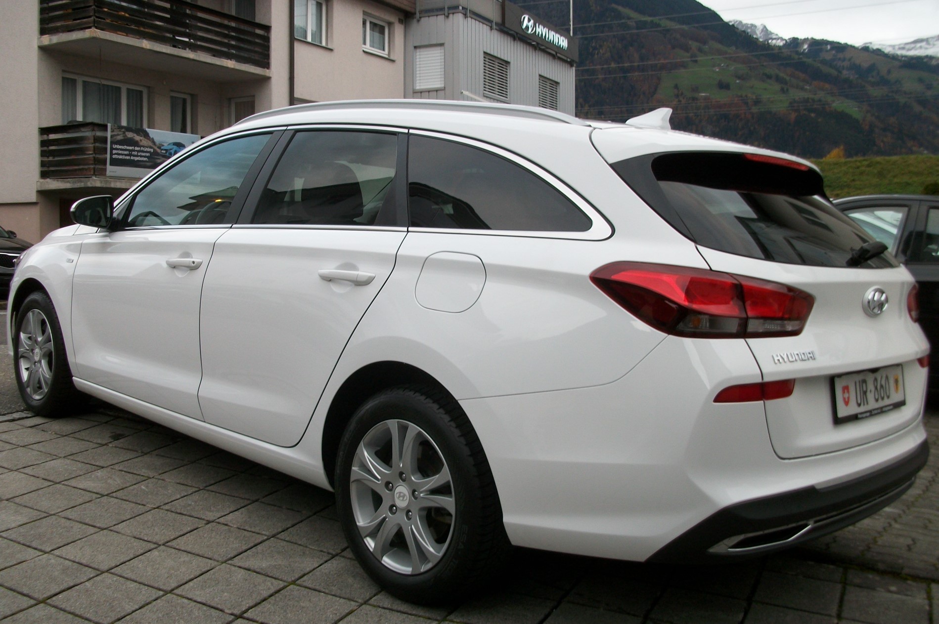 HYUNDAI i30 Wagon 1.5 T-GDi Amplia 48V MH DCT-showroom-element-3
