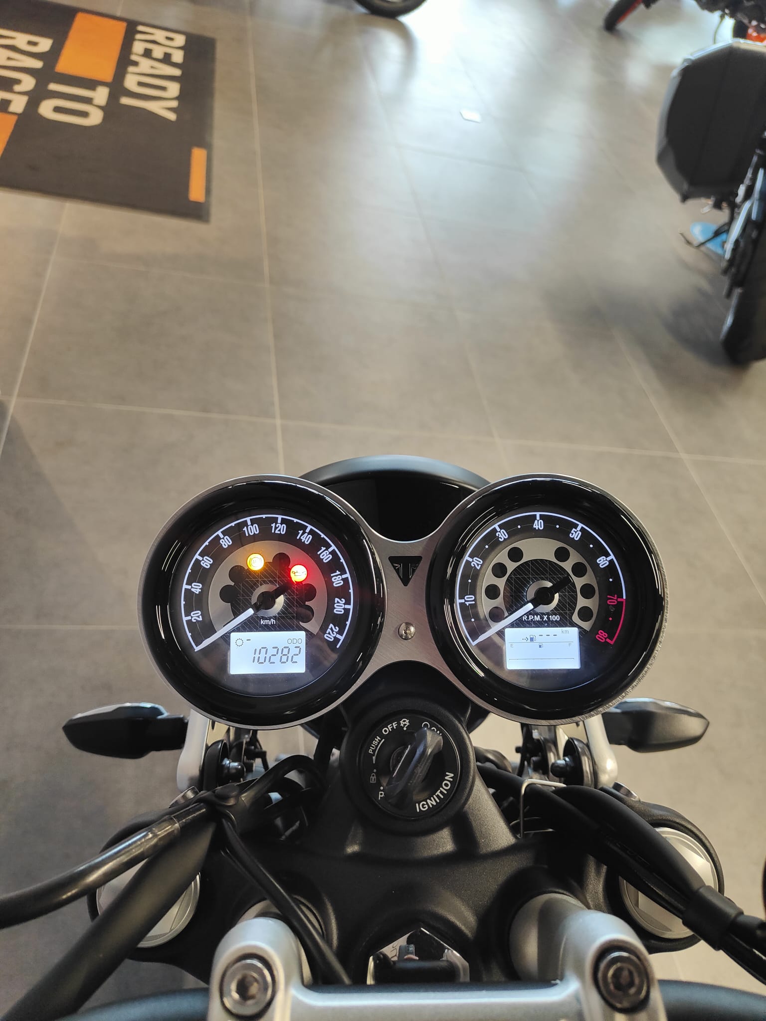 TRIUMPH Speed Twin 1200-image-3