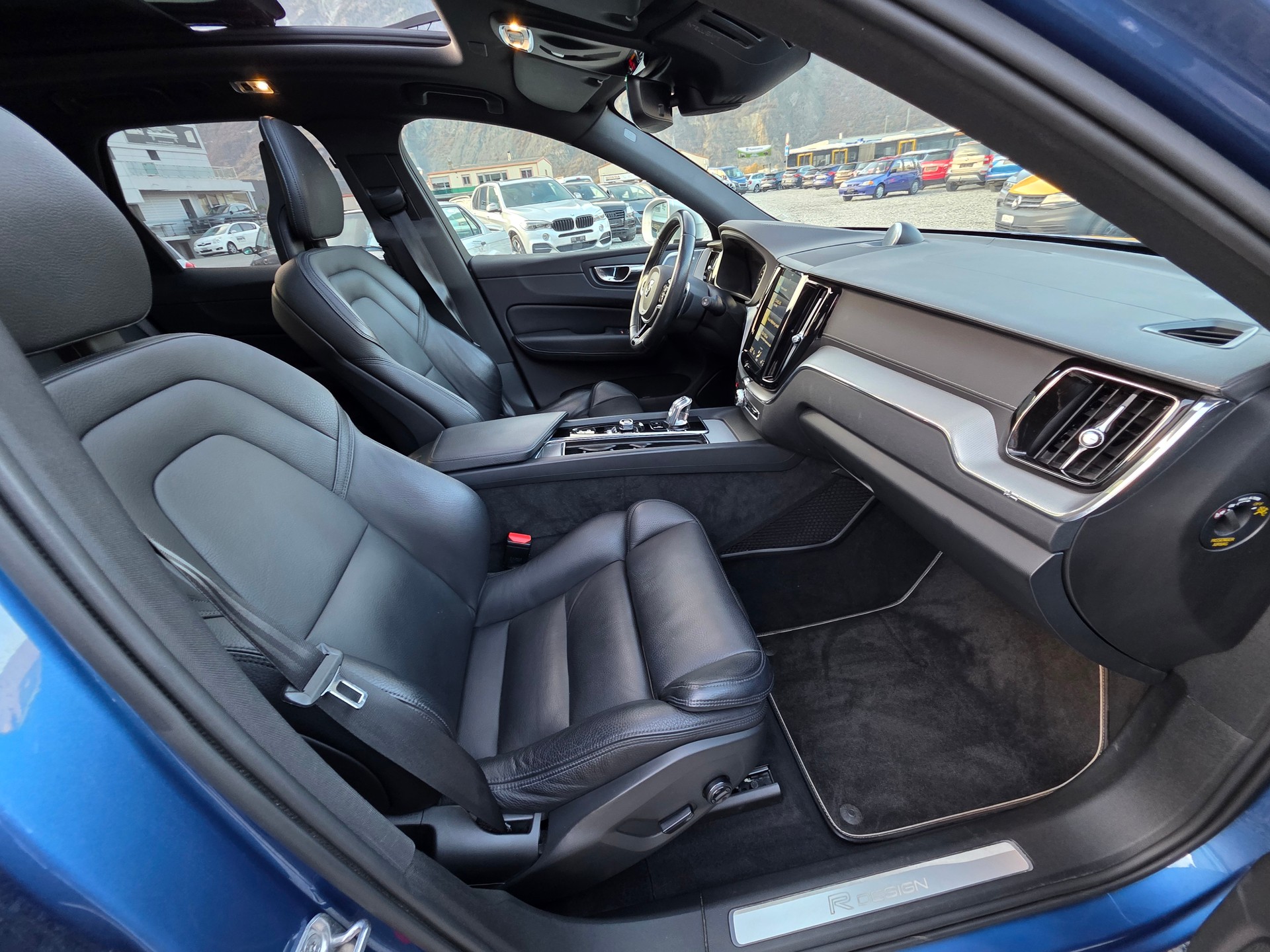 VOLVO XC60 T8 eAWD R-Design Geartronic-image-9