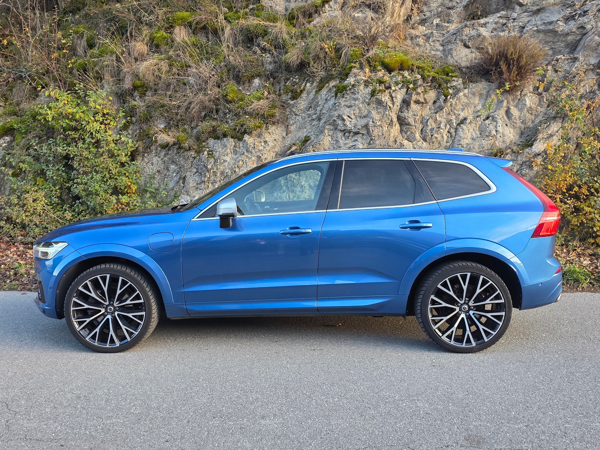 VOLVO XC60 T8 eAWD R-Design Geartronic-image-1