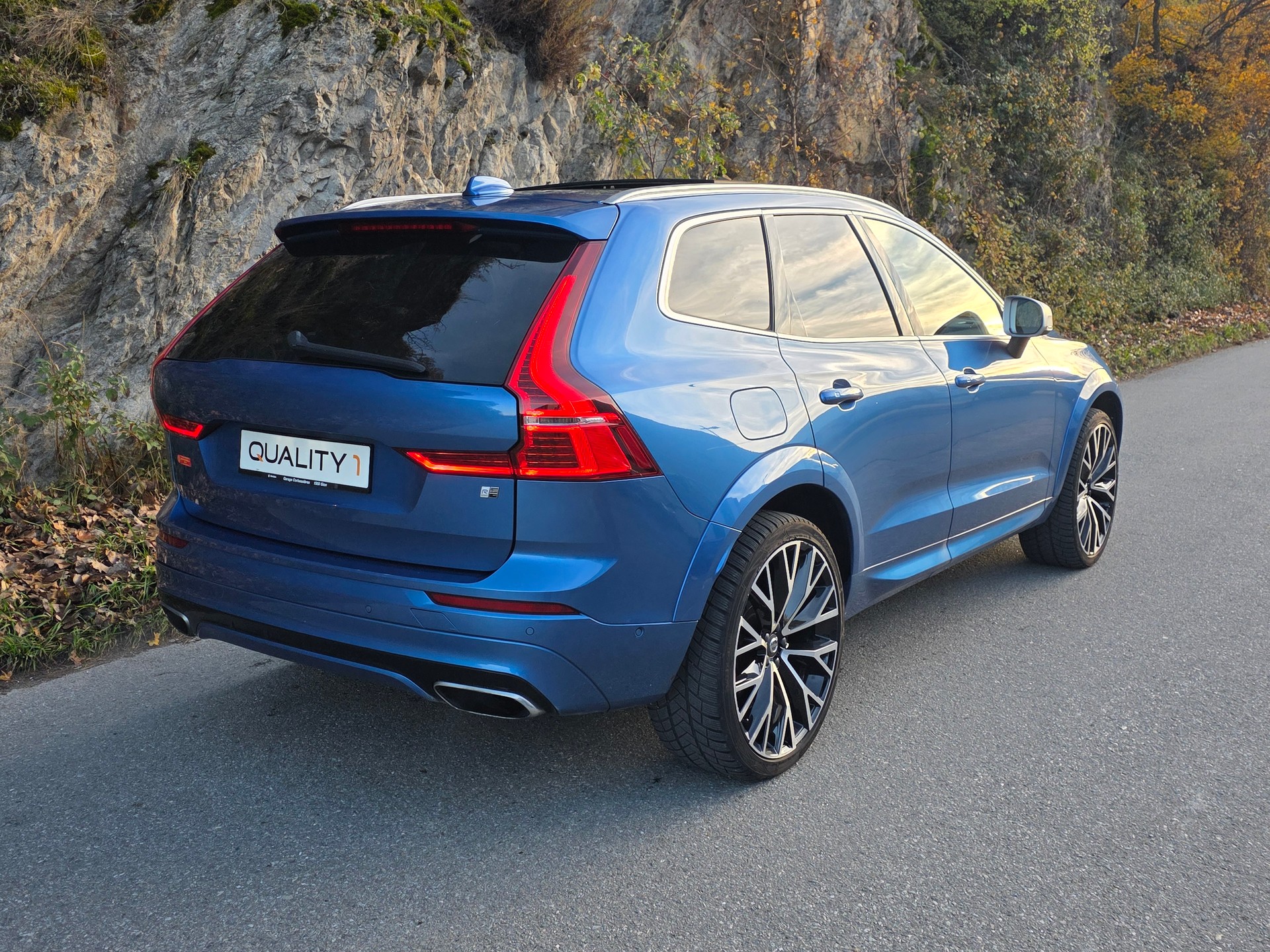 VOLVO XC60 T8 eAWD R-Design Geartronic-image-3