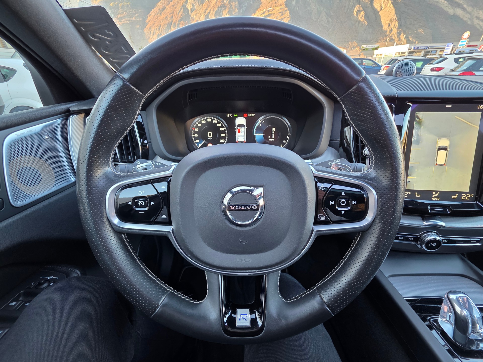 VOLVO XC60 T8 eAWD R-Design Geartronic-image-14