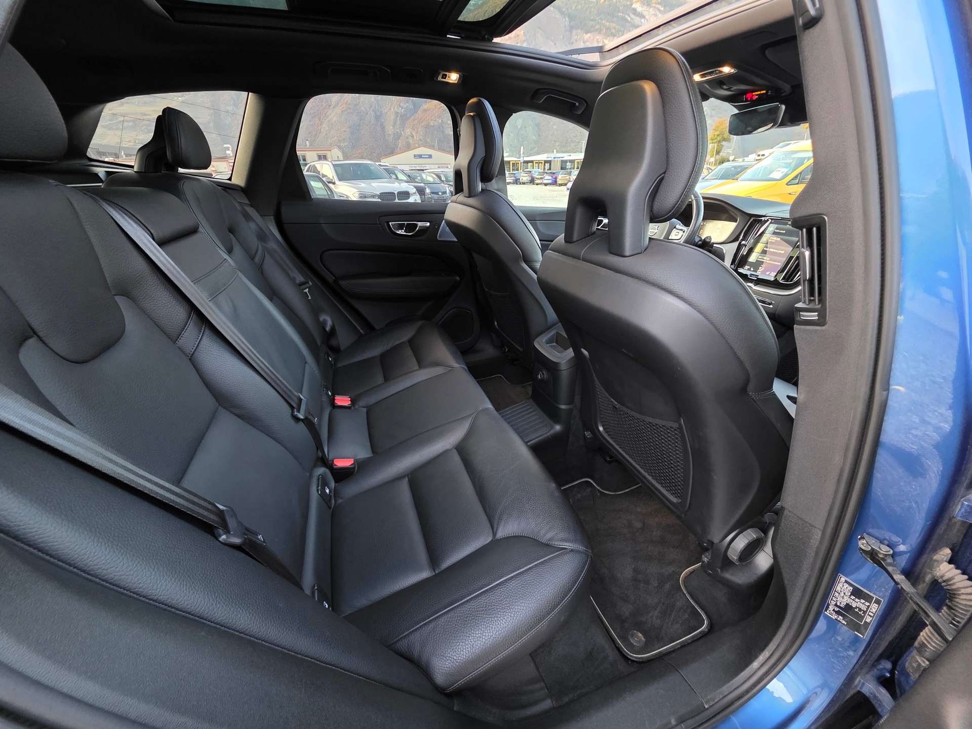 VOLVO XC60 T8 eAWD R-Design Geartronic-image-10
