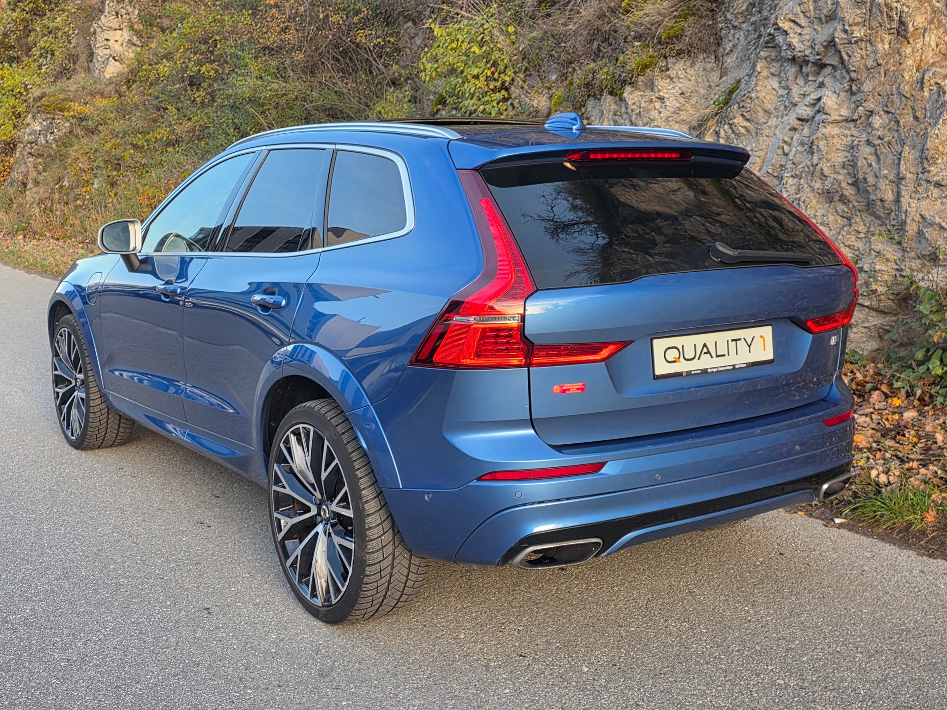 VOLVO XC60 T8 eAWD R-Design Geartronic-image-2