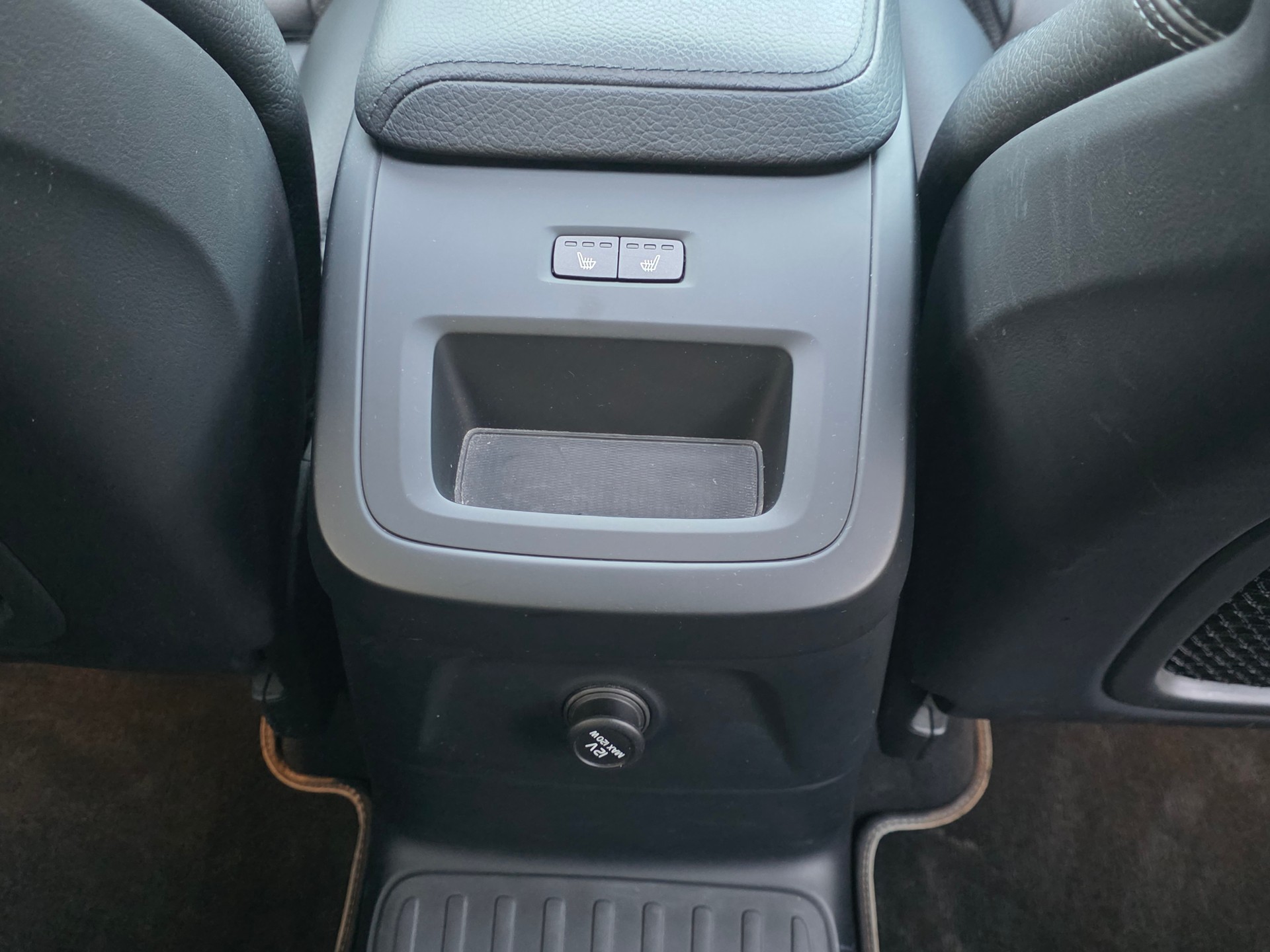 VOLVO XC60 T8 eAWD R-Design Geartronic-image-11