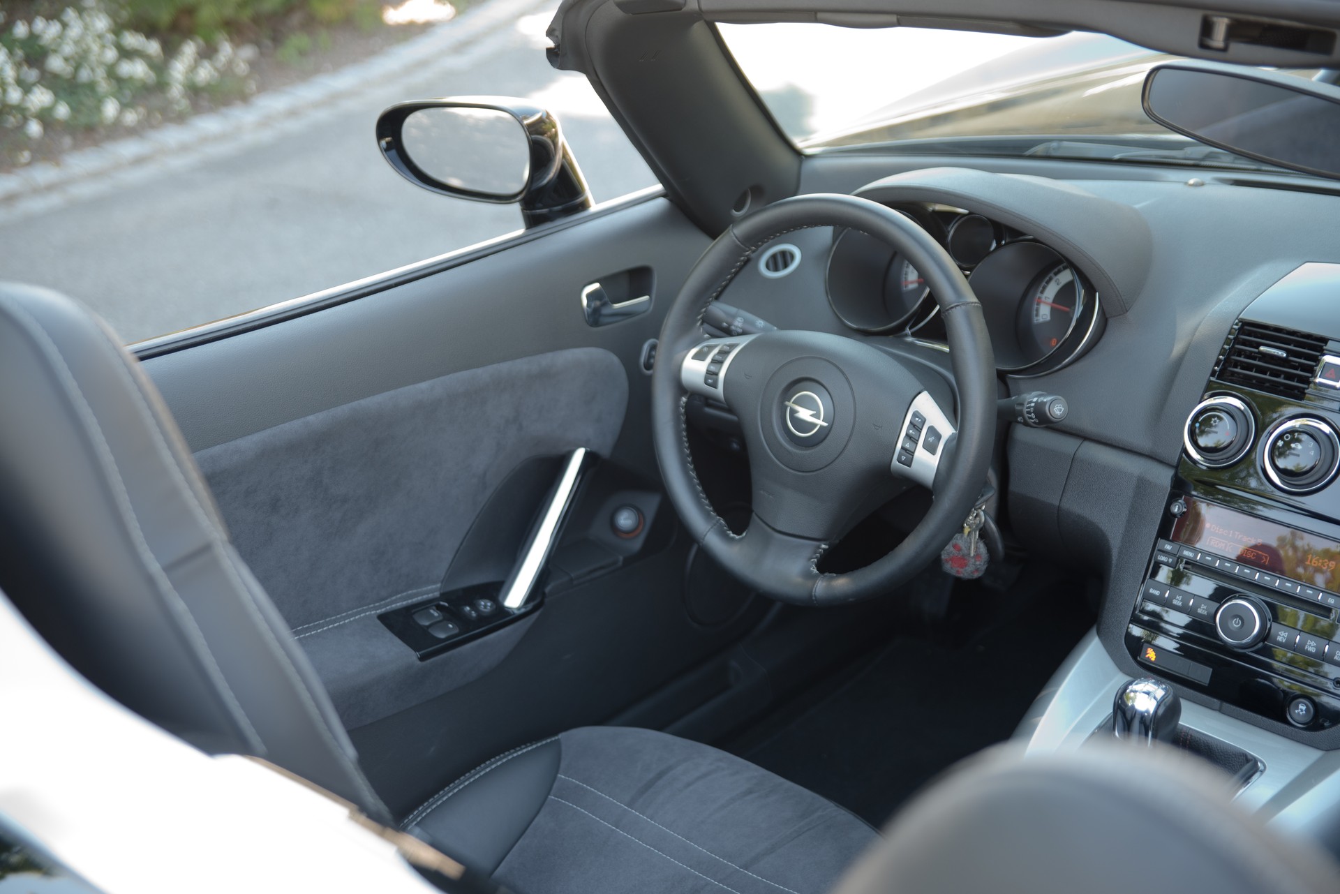 OPEL GT 2.0 Turbo-image-6