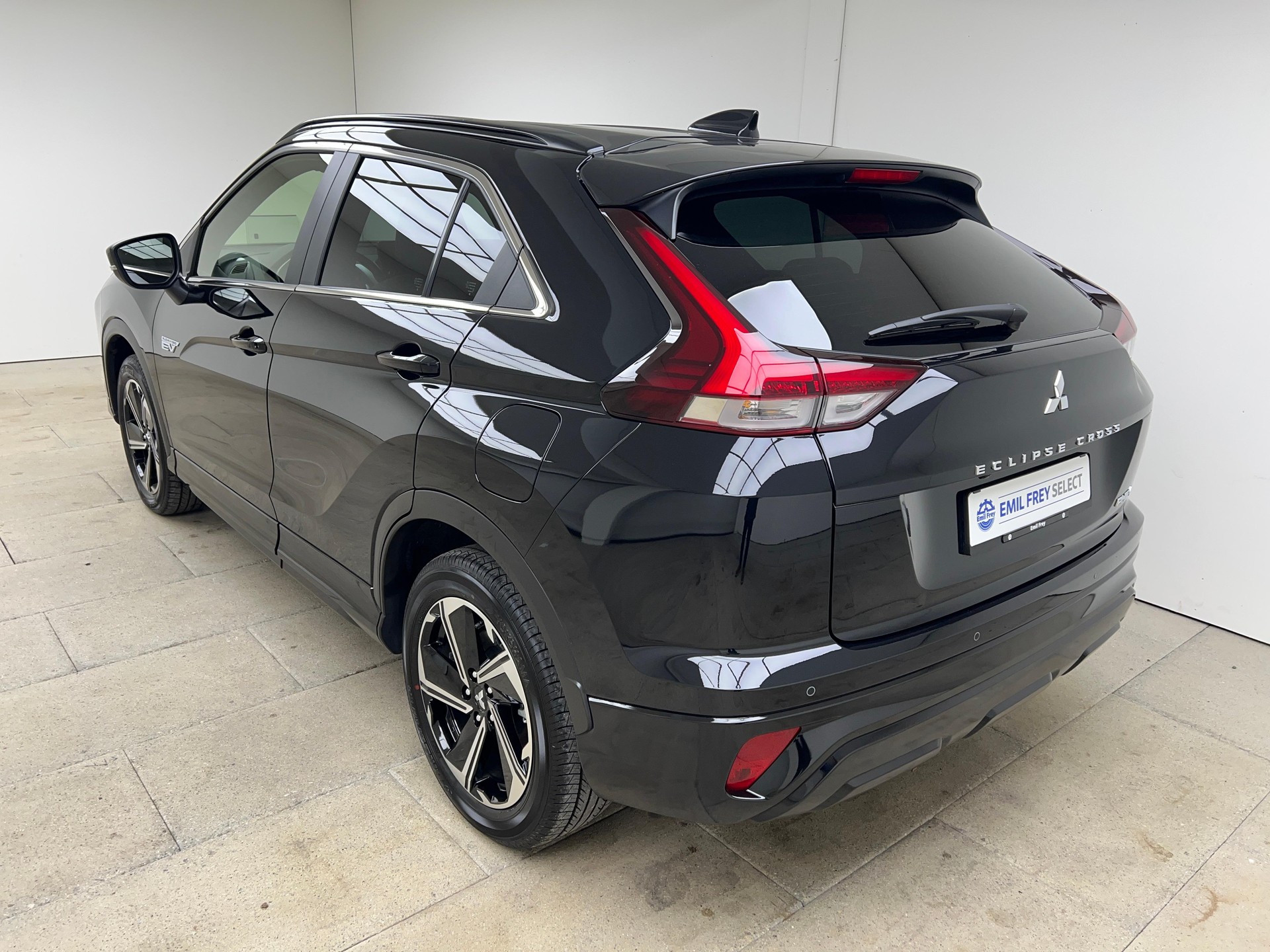 MITSUBISHI Eclipse Cross 2.4 PHEV Intense 4x4 / ab 3,99% Leasing bei Abschluss einer Protect Autoversicherung-showroom-element-3