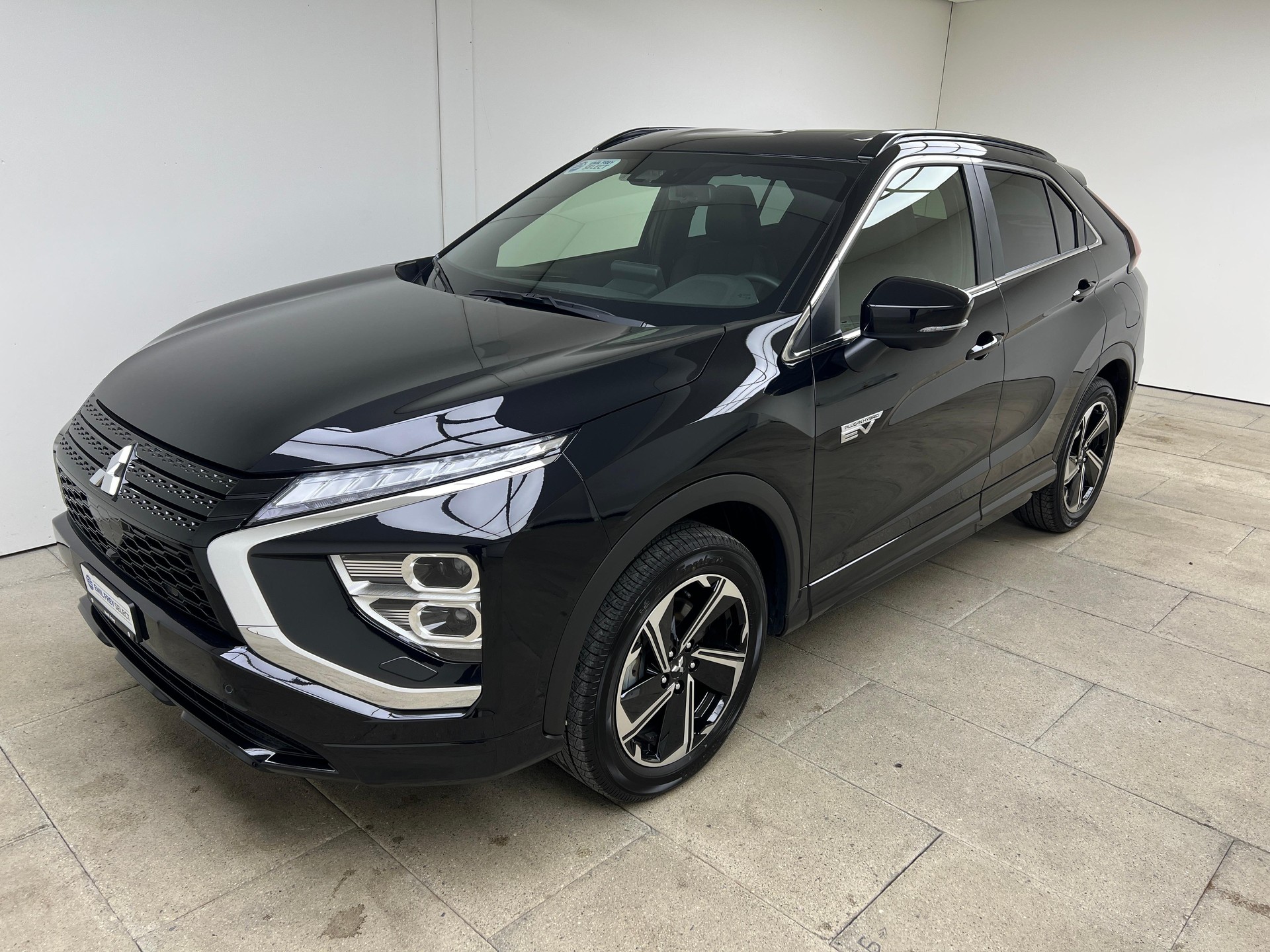 MITSUBISHI Eclipse Cross 2.4 PHEV Intense 4x4 / ab 3,99% Leasing bei Abschluss einer Protect Autoversicherung-showroom-element-1