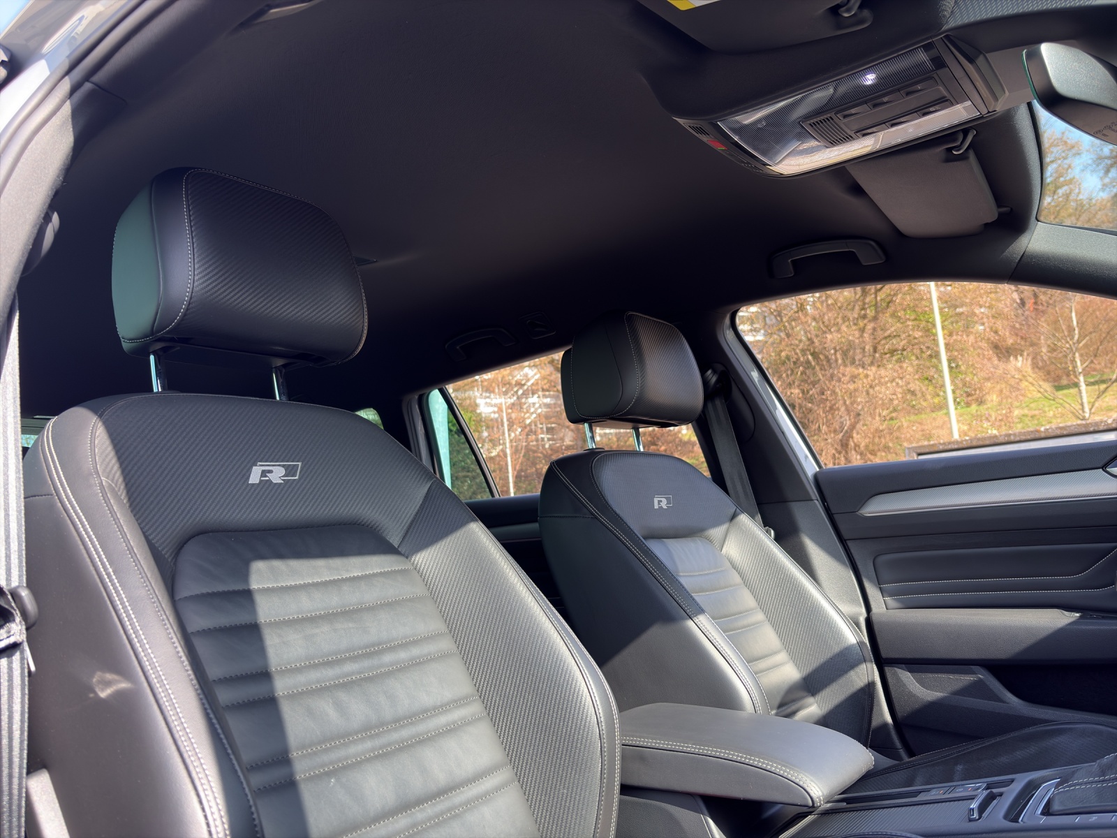 VW Passat Variant 2.0 TSI R-Line Design DSG 4m-image-6