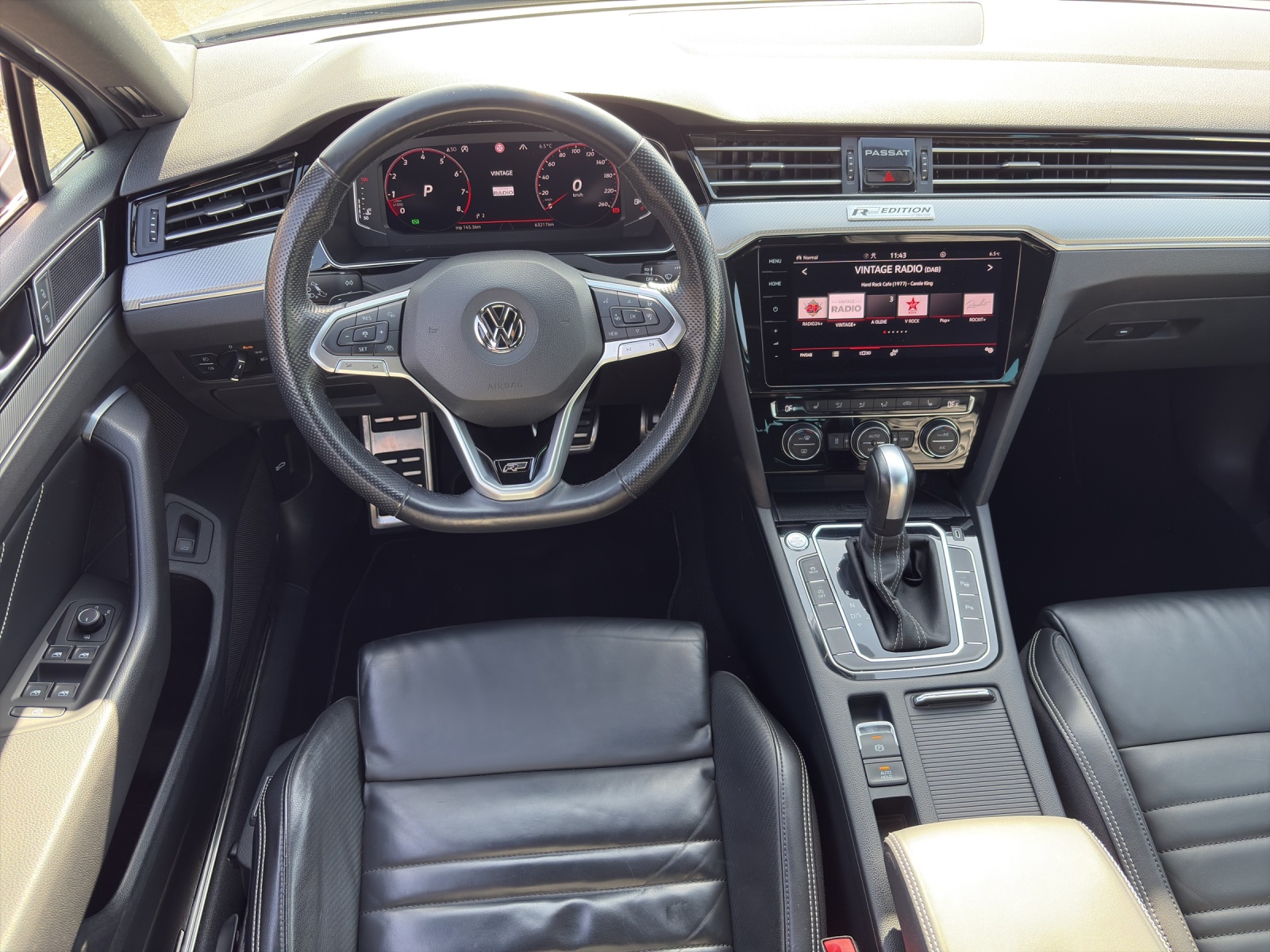 VW Passat Variant 2.0 TSI R-Line Design DSG 4m-image-7