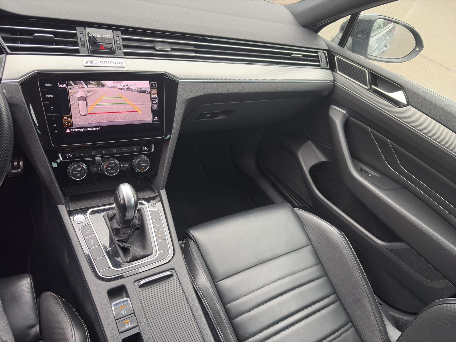 VW Passat Variant 2.0 TSI R-Line Design DSG 4m-image-10