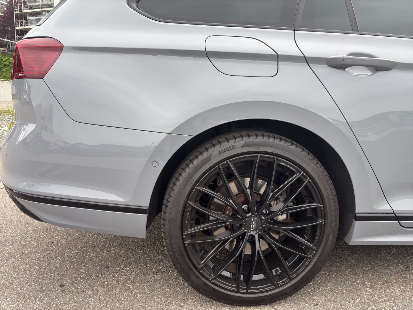VW Passat Variant 2.0 TSI R-Line Design DSG 4m-image-15