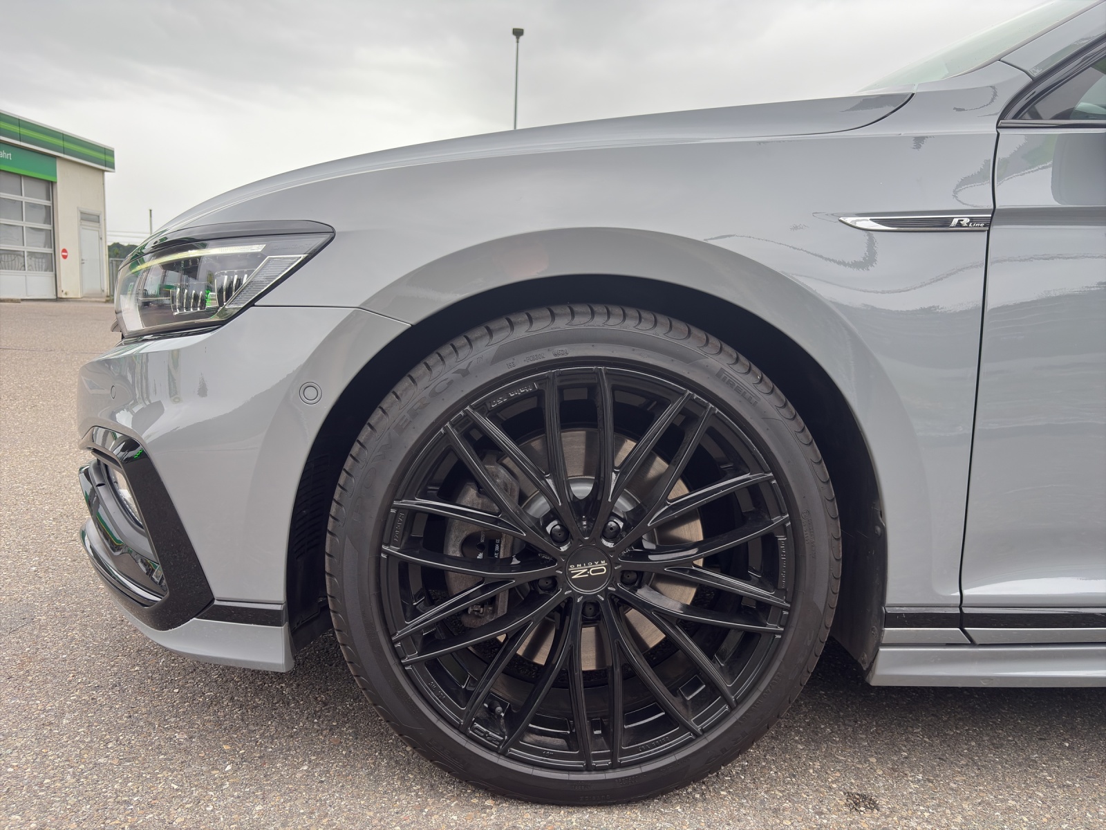 VW Passat Variant 2.0 TSI R-Line Design DSG 4m-image-13