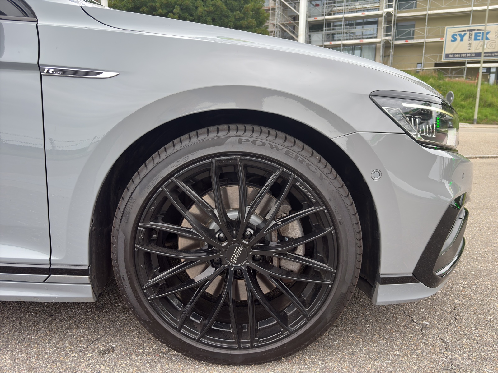 VW Passat Variant 2.0 TSI R-Line Design DSG 4m-image-16