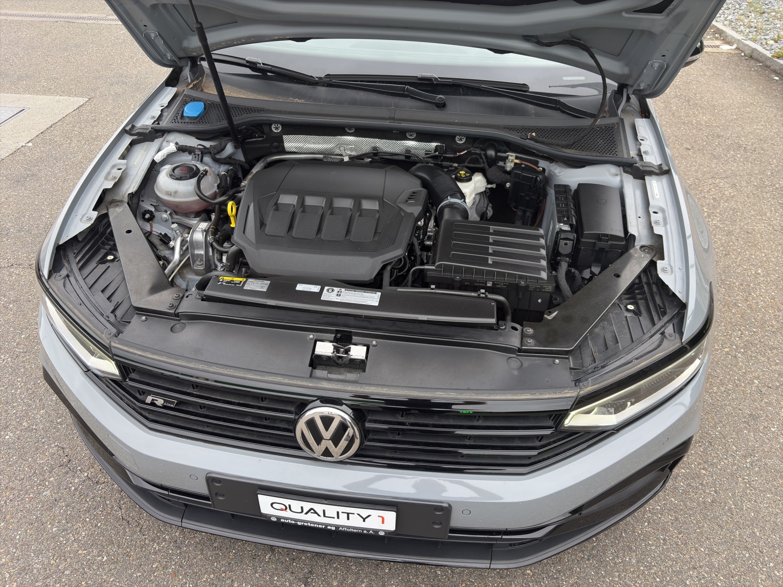 VW Passat Variant 2.0 TSI R-Line Design DSG 4m-image-18