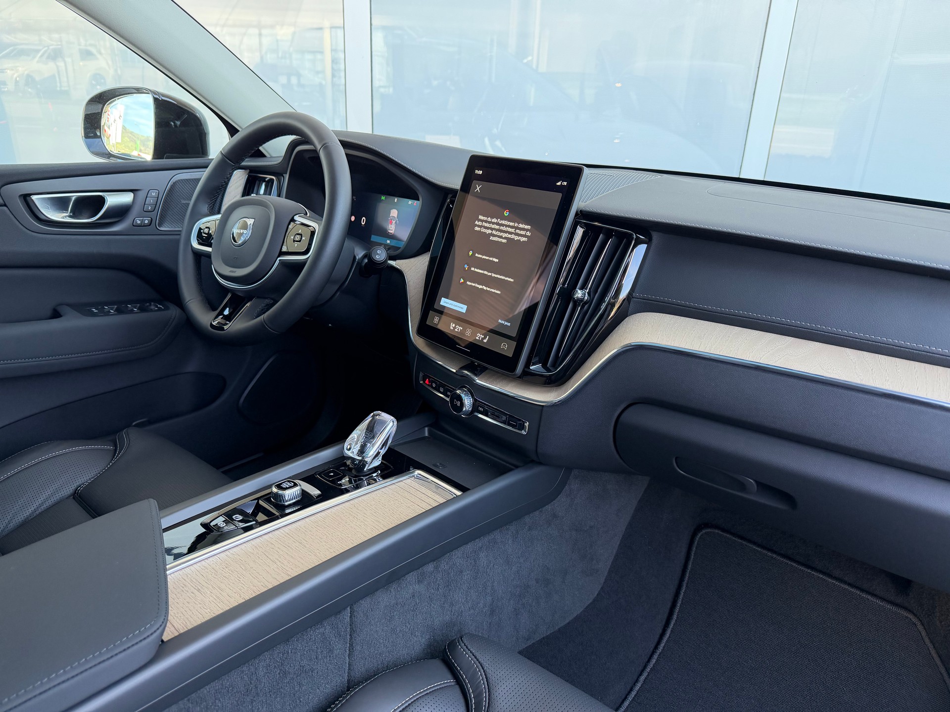 VOLVO XC60 T8 eAWD PluginHybrid Ultra Dark Geartronic-showroom-element-2