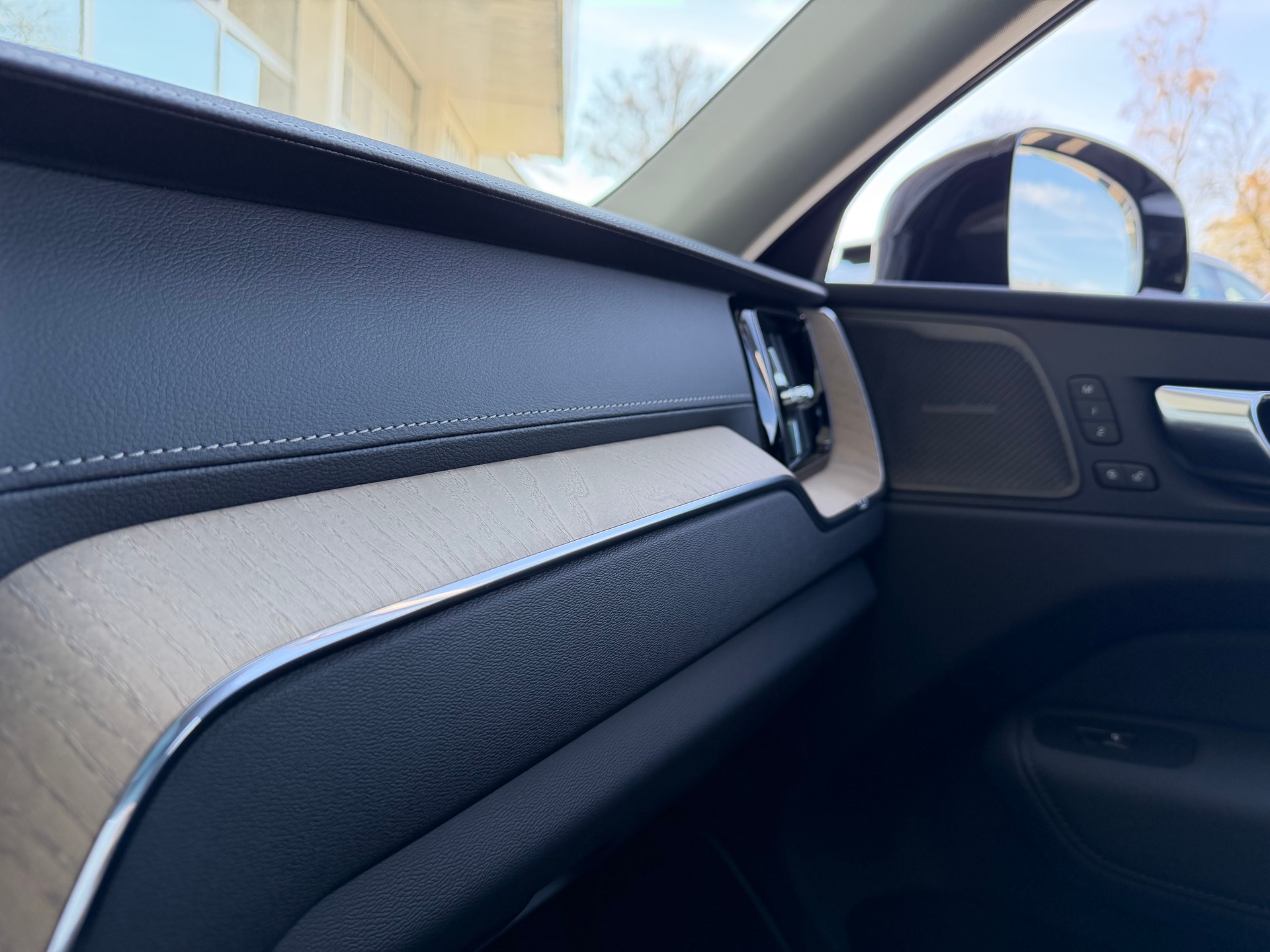 VOLVO XC60 T8 eAWD PluginHybrid Ultra Dark Geartronic-image-11