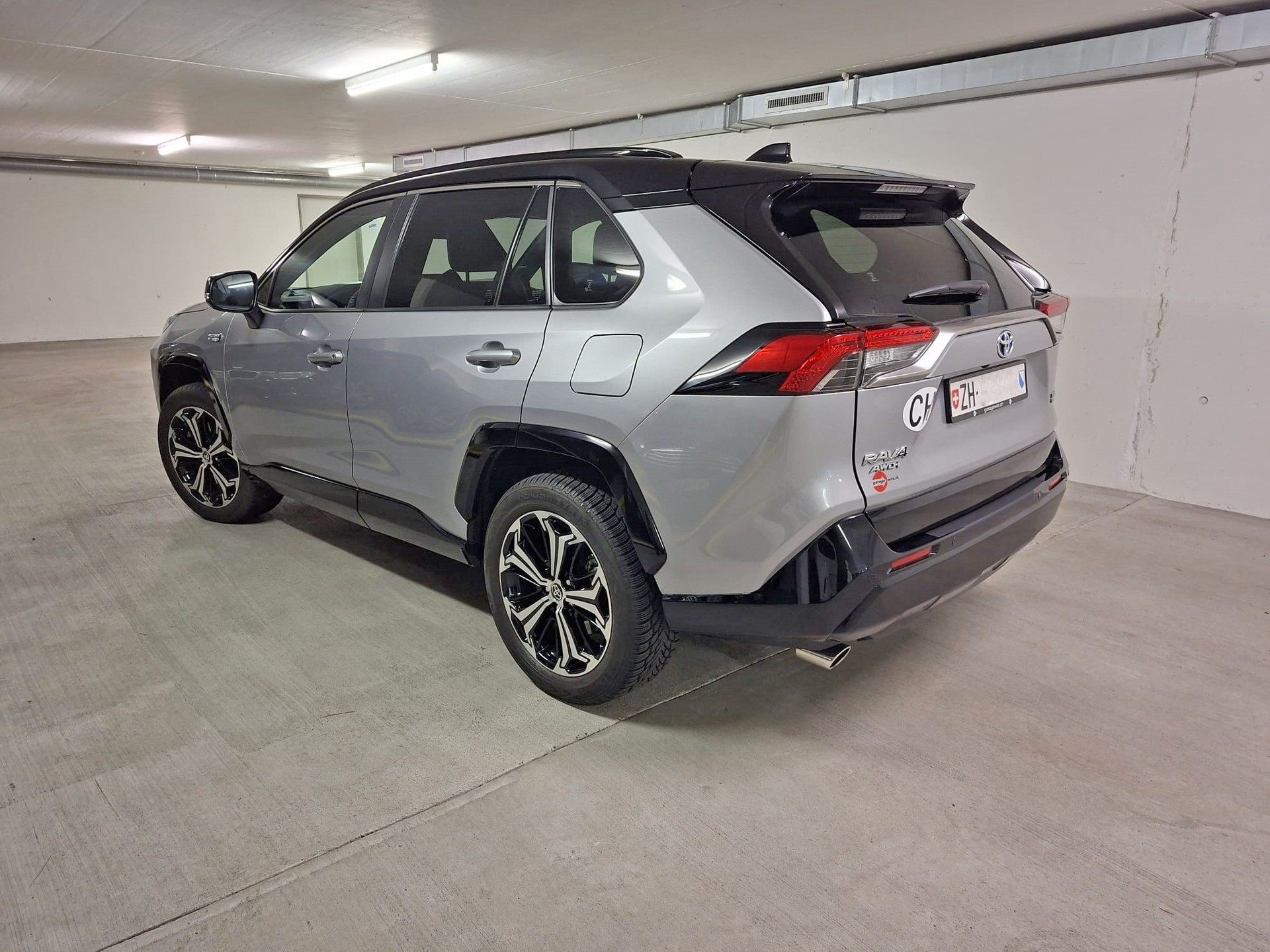 TOYOTA RAV-4 2.5 PHEV Platinum e-CVT 4WD-image-2