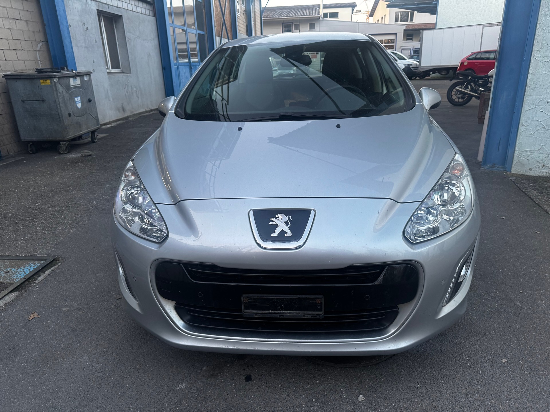 PEUGEOT 308 1.6 HDI Allure EGS6-image-8