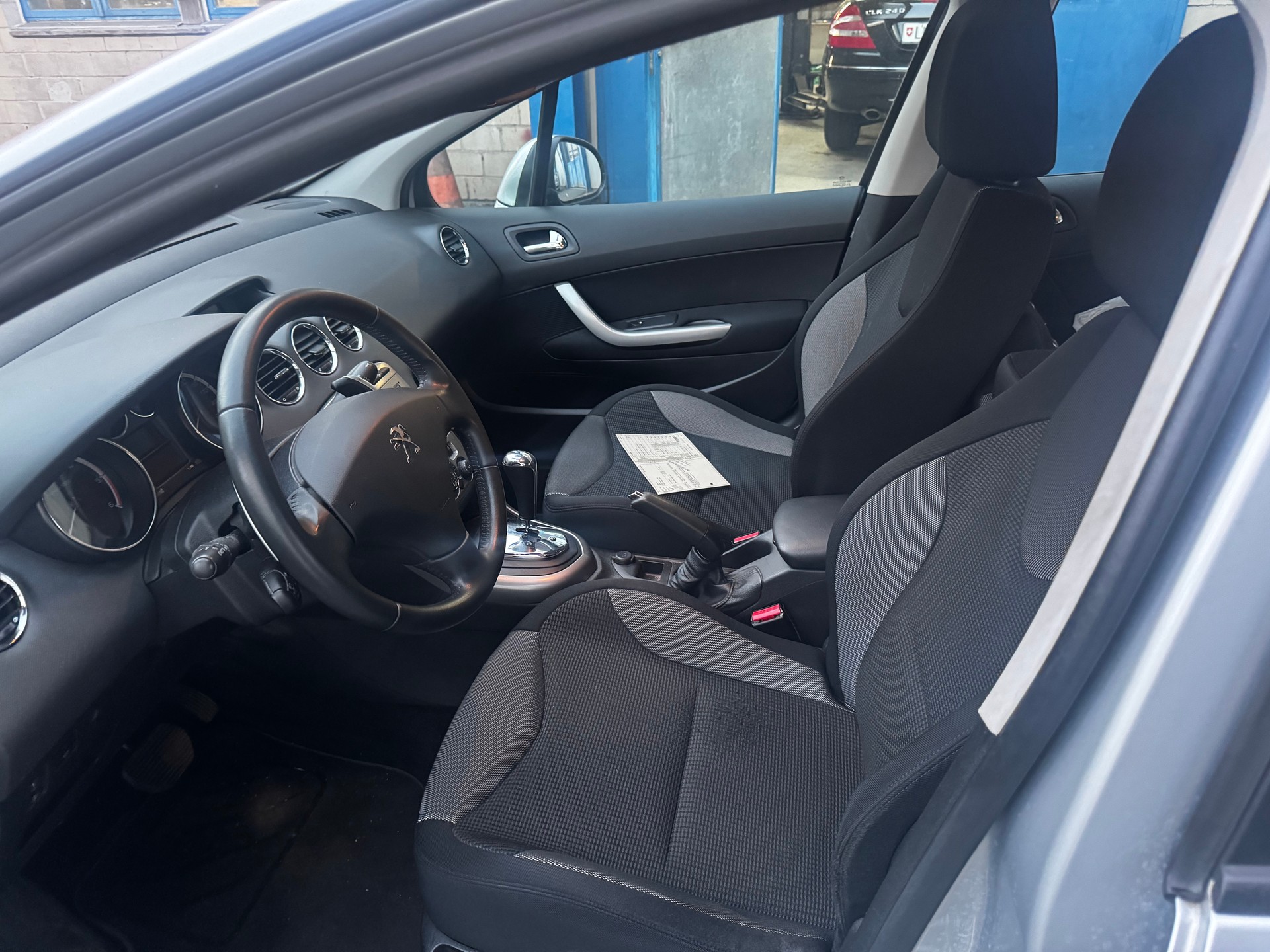 PEUGEOT 308 1.6 HDI Allure EGS6-image-2