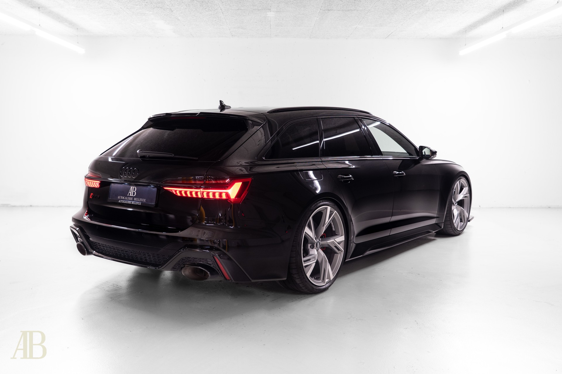 AUDI RS6 Avant 4.0 V8 TFSI quattro T-Tronic - Ab Service-image-6