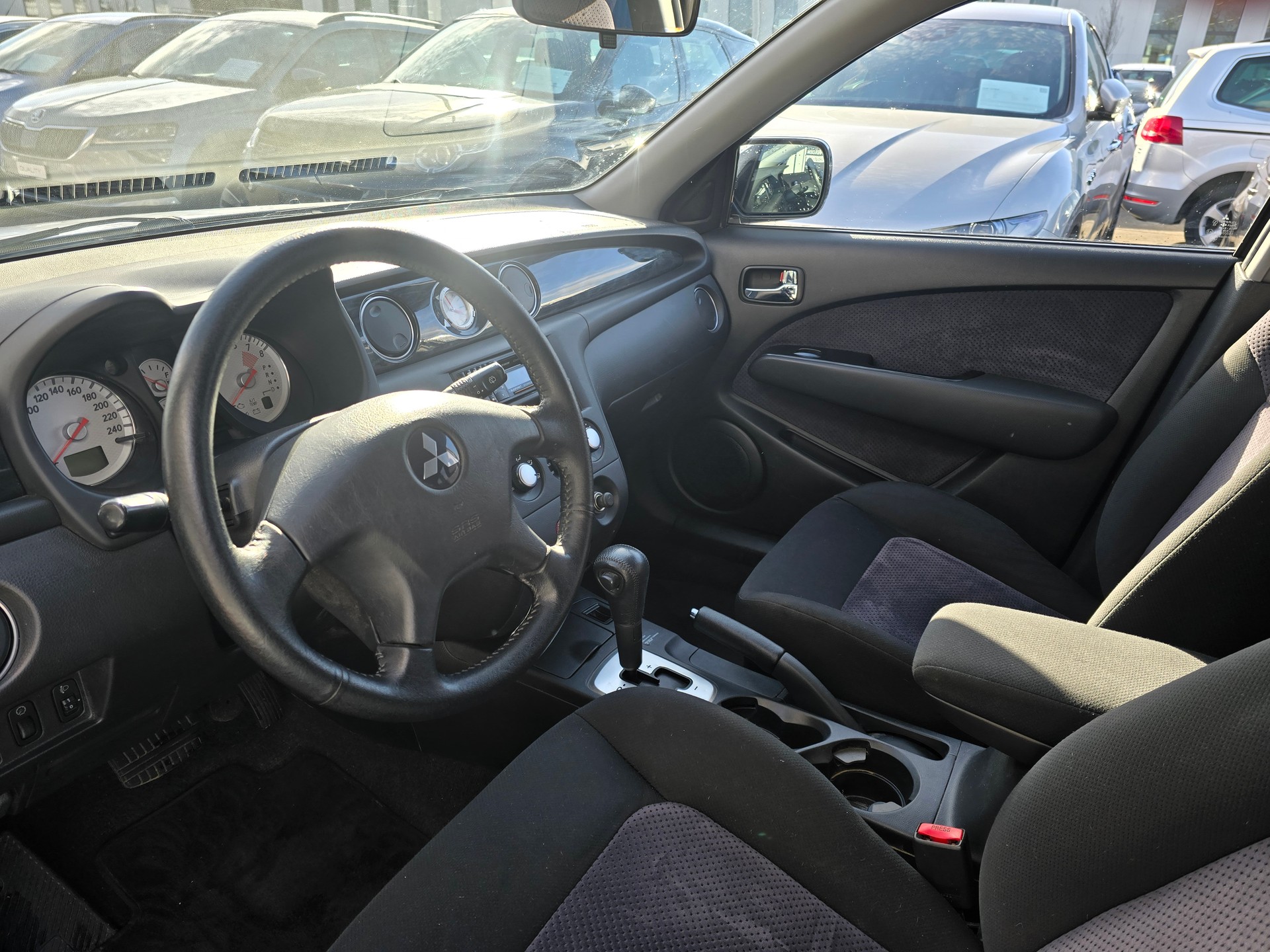 MITSUBISHI Outlander 2.4 16V Sport-image-9