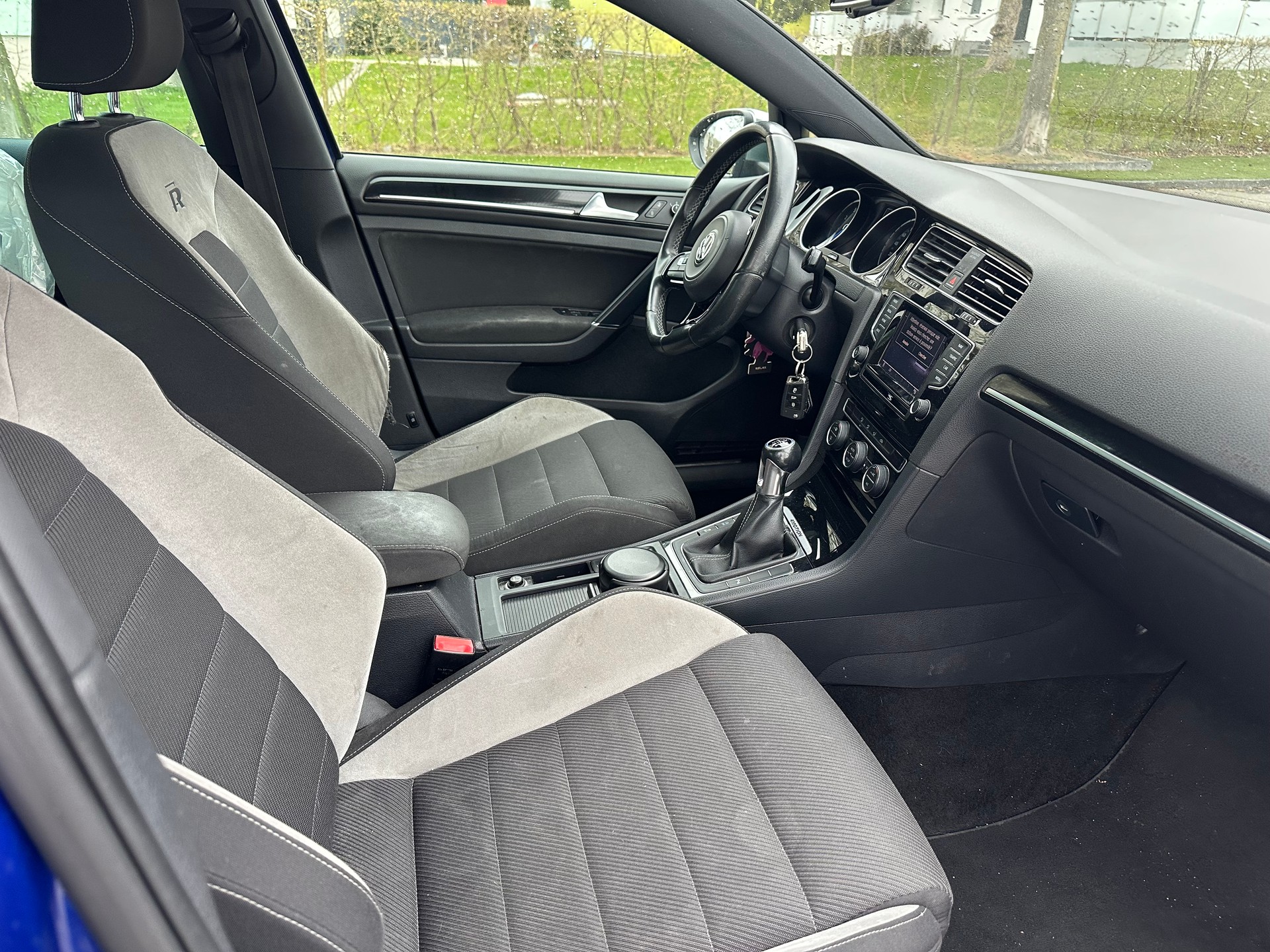VW Golf 2.0 TSI R 4Motion-image-4