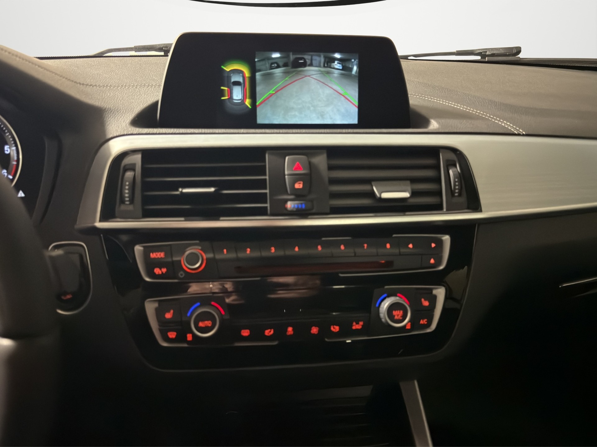 BMW 120d xDrive Edition M Sport Steptronic-image-12