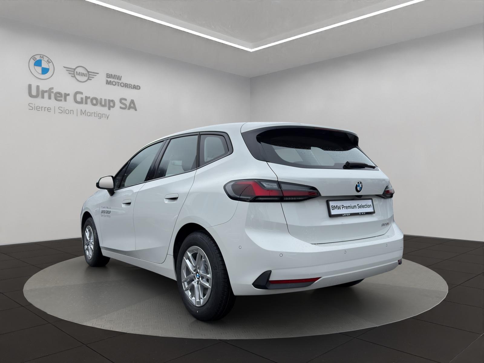BMW 220i Active Tourer DKG-showroom-element-3
