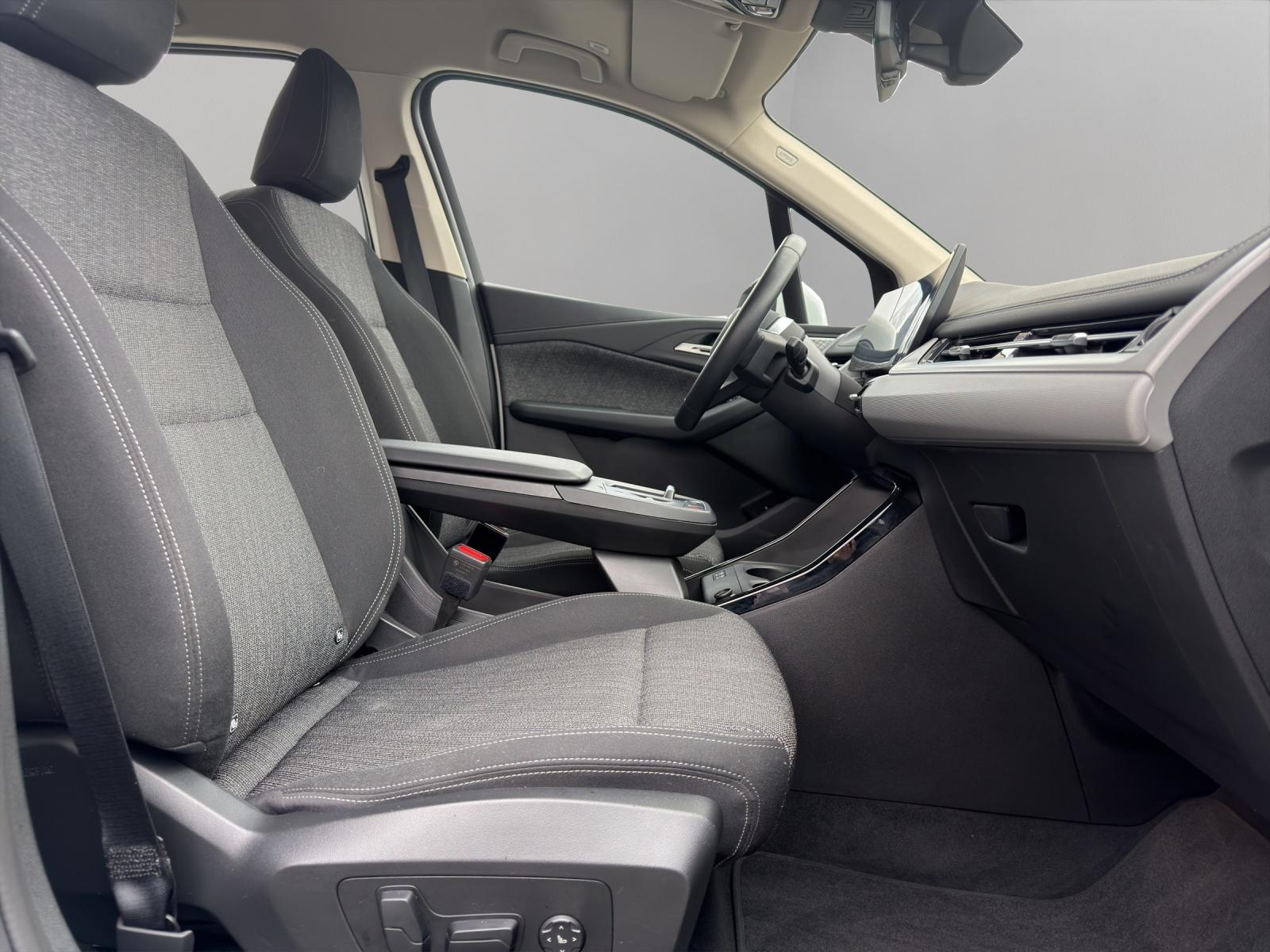 BMW 220i Active Tourer DKG-image-11