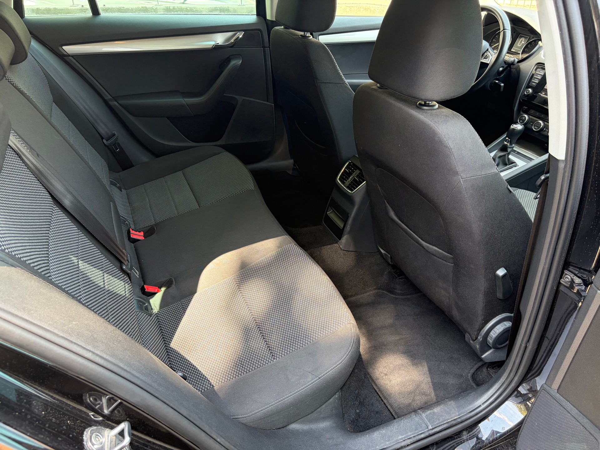 SKODA Octavia Combi 2.0 TDI Ambition 4x4 DSG-image-12
