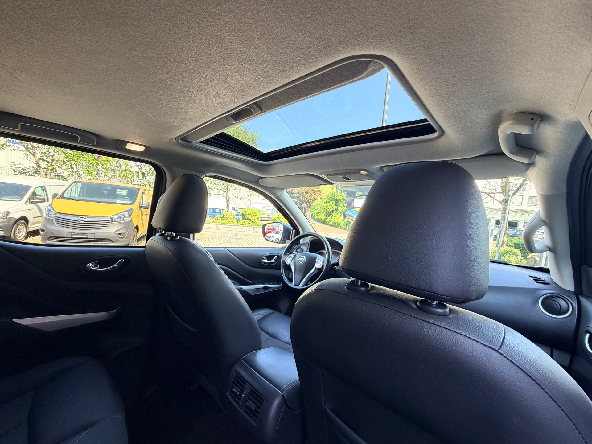 NISSAN Navara Double Cab N-Guard 2.3 dCi 4WD-image-11