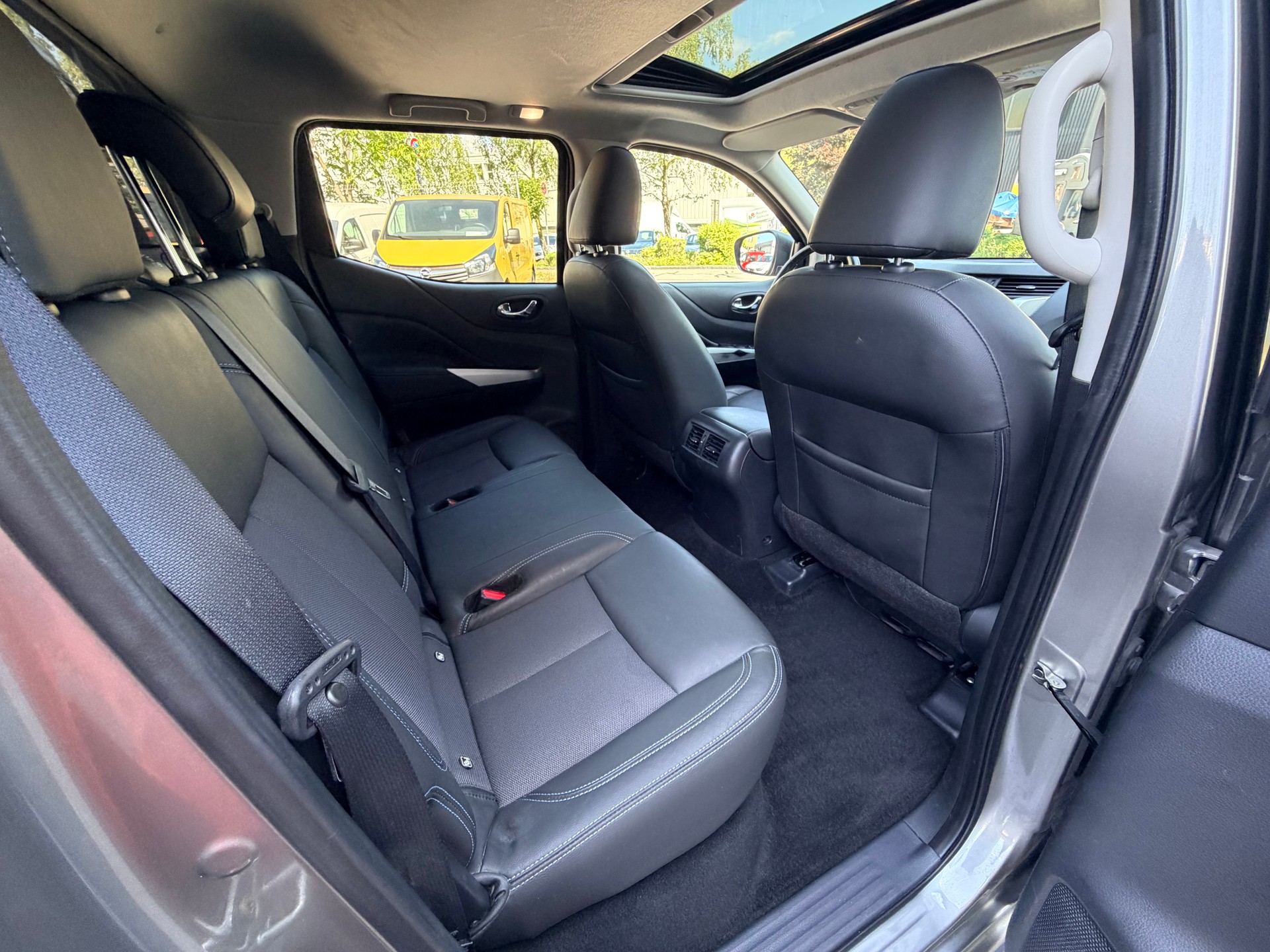 NISSAN Navara Double Cab N-Guard 2.3 dCi 4WD-image-10