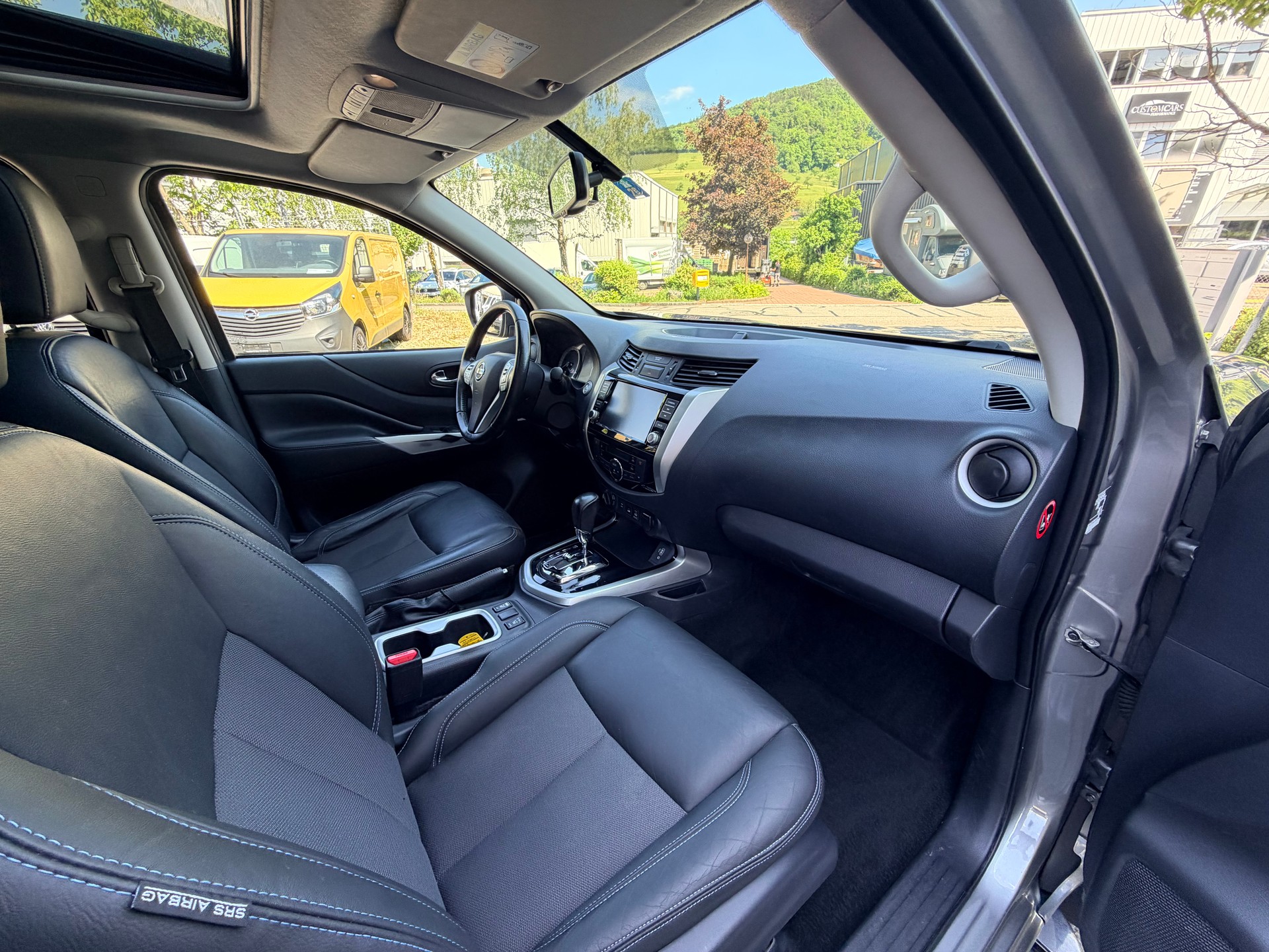 NISSAN Navara Double Cab N-Guard 2.3 dCi 4WD-image-9