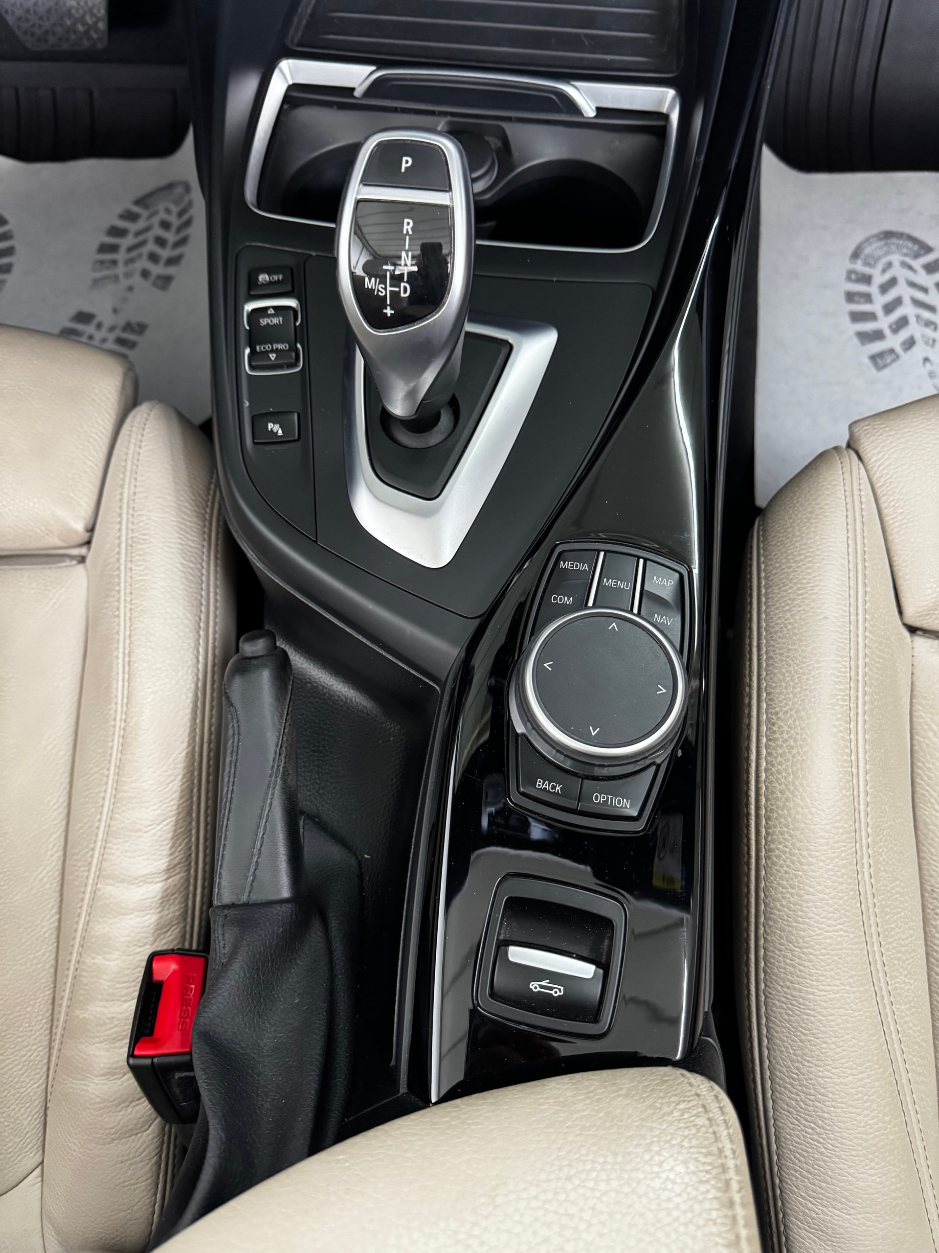 BMW M240i xDrive Steptronic-image-23